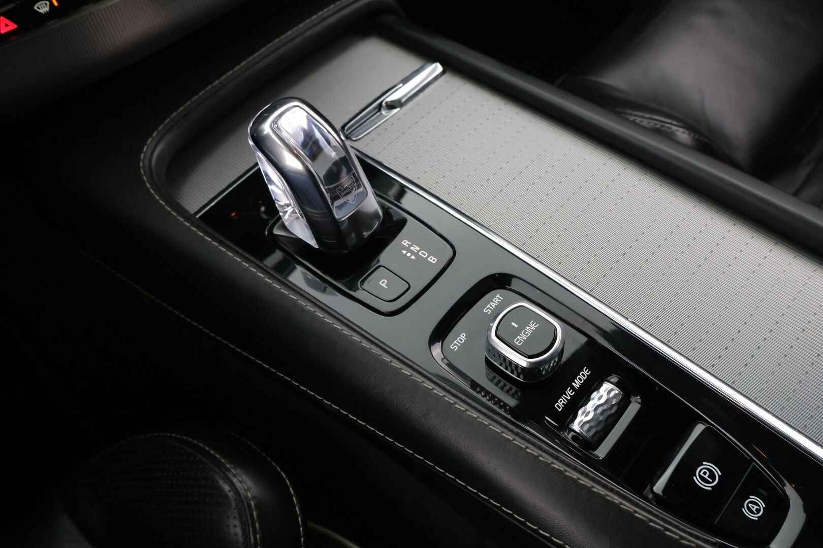 Volvo XC90 2016 T8 R-Design 7p *B&W / ACC / Ilma-alusta / Panorama / Kamera / Muistipenkit*