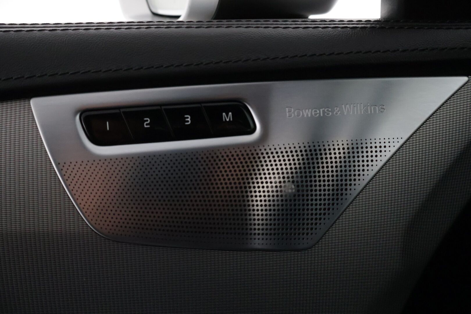 Volvo XC90 2016 T8 R-Design 7p *B&W / ACC / Ilma-alusta / Panorama / Kamera / Muistipenkit*