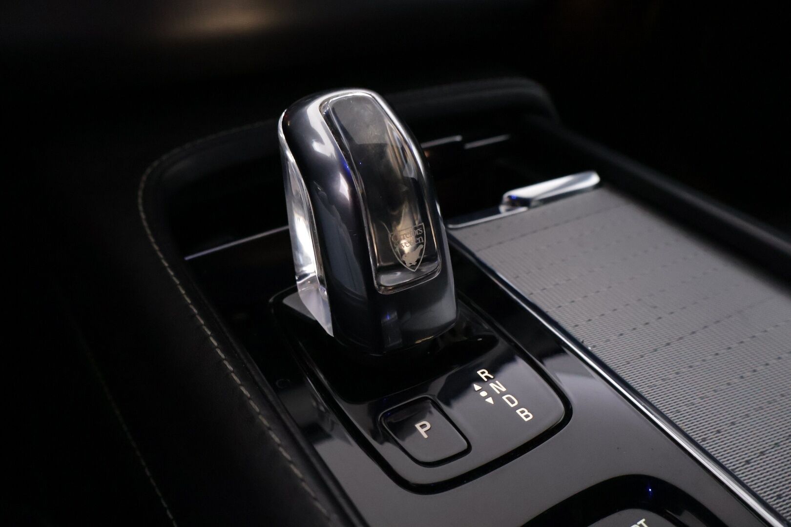 Volvo XC90 2016 T8 R-Design 7p - Myydään Huutokaupat.com - | R-Design | Webasto | B&W | ACC | Ilma-alusta | Panorama | P.Kamera | Muistipenkit | Digimittaristo | LED | S.Luukku | 