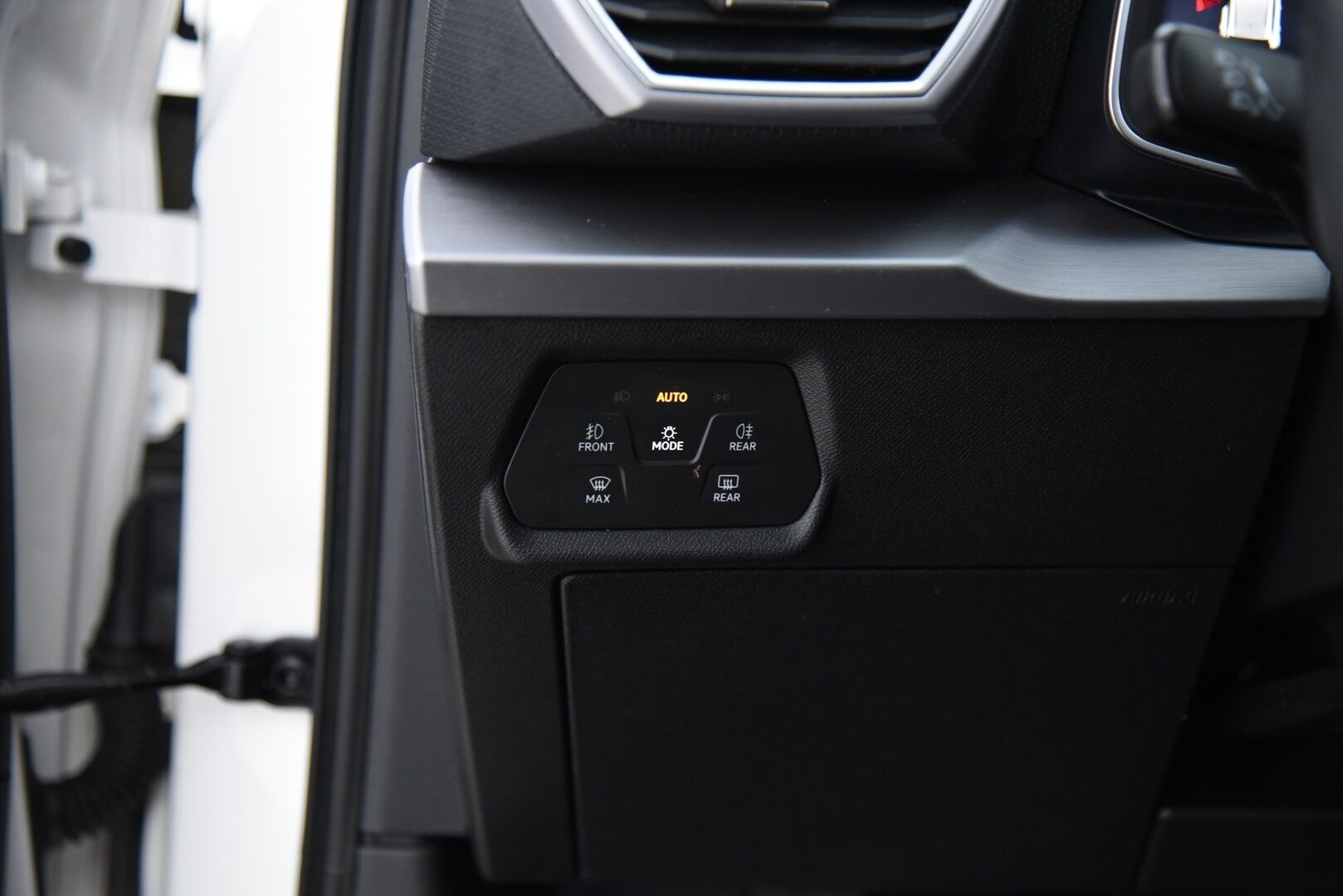 SEAT Leon Sportstourer 2021 1,4 PHEV 204 eHybrid FR DSG / Koukku / ACC / Muistipenkki / P. Kamera / LED / Nahka-alcantara / Esilämmitys / - / Keyless / Huippu varusteltu! / 2x hyvät renkaat&vanteet / Juuri huollettu! /