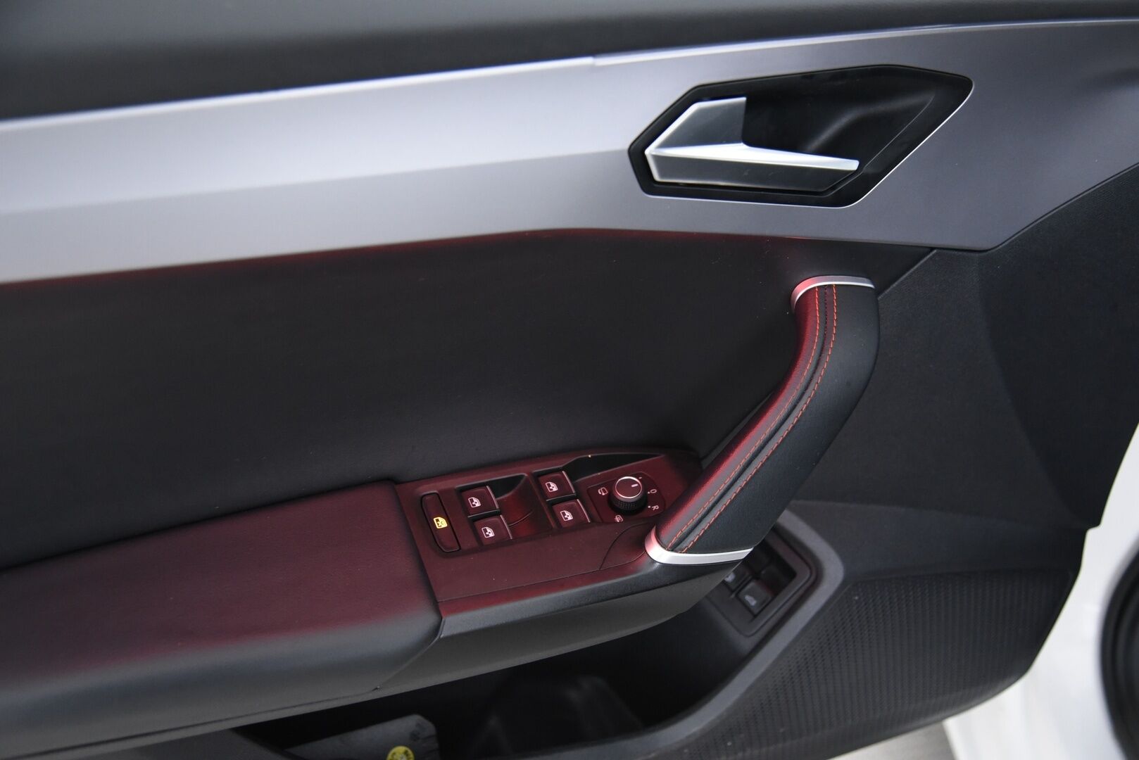 SEAT Leon Sportstourer 2021 1,4 PHEV 204 eHybrid FR DSG / Koukku / ACC / Muistipenkki / P. Kamera / LED / Nahka-alcantara / Esilämmitys / - / Keyless / Huippu varusteltu! / 2x hyvät renkaat&vanteet / Juuri huollettu! /