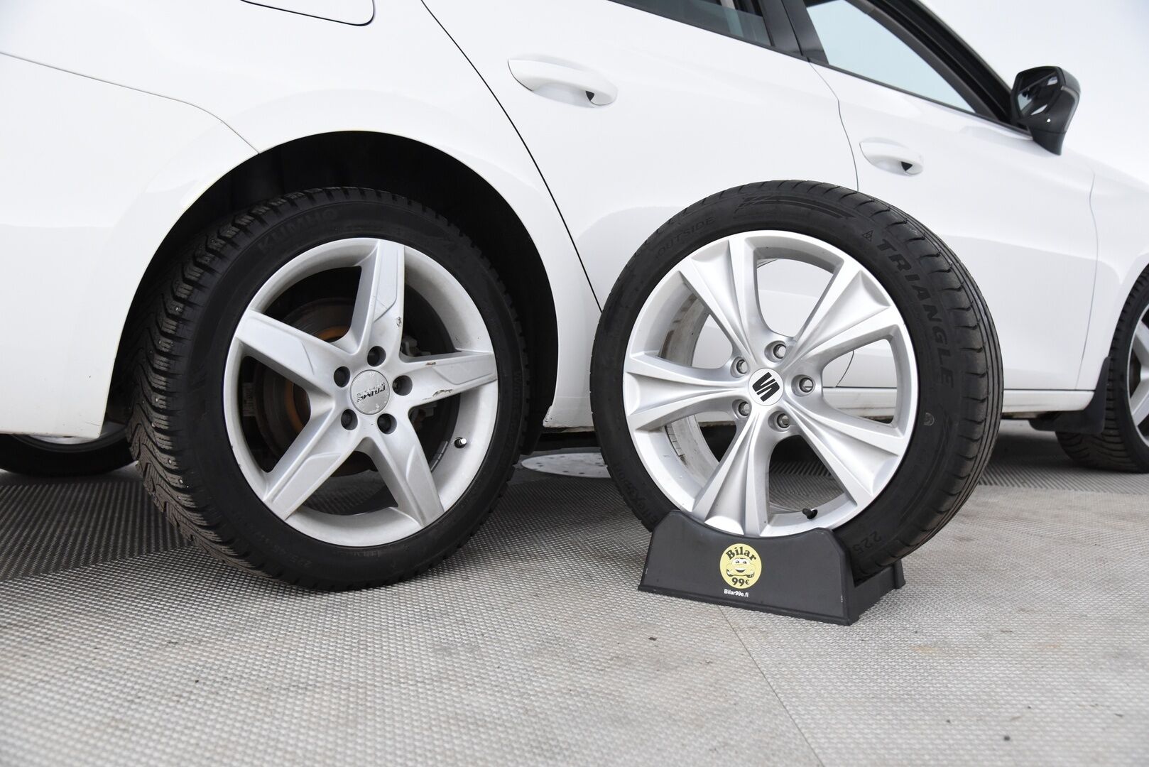 SEAT Leon Sportstourer 2021 1,4 PHEV 204 eHybrid FR DSG / Koukku / ACC / Muistipenkki / P. Kamera / LED / Nahka-alcantara / Esilämmitys / - / Keyless / Huippu varusteltu! / 2x hyvät renkaat&vanteet / Juuri huollettu! /