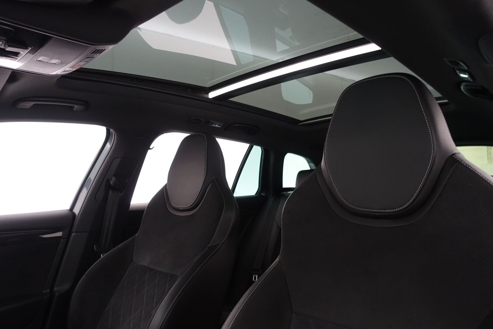Skoda Superb 2018 Combi 2,0 TSI 280 4x4 SportLine DSG Autom. - | Koukku | Webasto | ACC | Panoraama | Sporttisähköpenkit muistilla | P.Kamera | Puolinahka | Navi | Touchpad | Keyless | 2x Skoda-alut