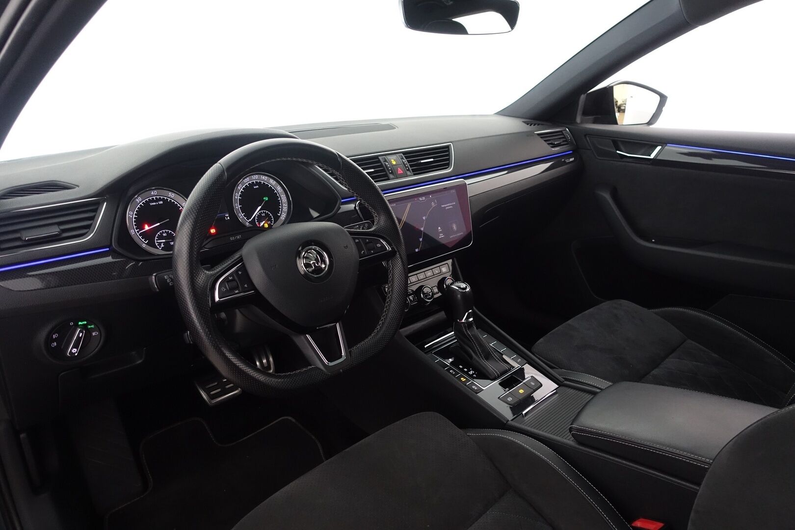 Skoda Superb 2018 Combi 2,0 TSI 280 4x4 SportLine DSG Autom. - | Koukku | Webasto | ACC | Panoraama | Sporttisähköpenkit muistilla | P.Kamera | Puolinahka | Navi | Touchpad | Keyless | 2x Skoda-alut