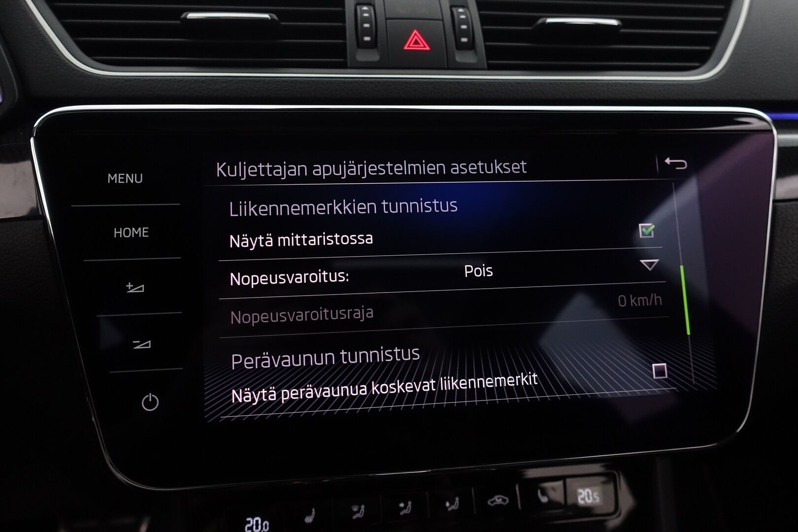 Skoda Superb 2018 Combi 2,0 TSI 280 4x4 SportLine DSG Autom. - | Koukku | Webasto | ACC | Panoraama | Sporttisähköpenkit muistilla | P.Kamera | Puolinahka | Navi | Touchpad | Keyless | 2x Skoda-alut