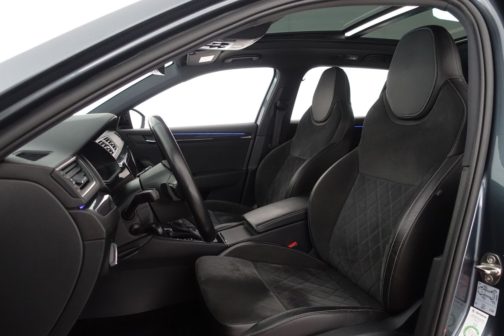 Skoda Superb 2018 Combi 2,0 TSI 280 4x4 SportLine DSG Autom. - | Koukku | Webasto | ACC | Panoraama | Sporttisähköpenkit muistilla | P.Kamera | Puolinahka | Navi | Touchpad | Keyless | 2x Skoda-alut