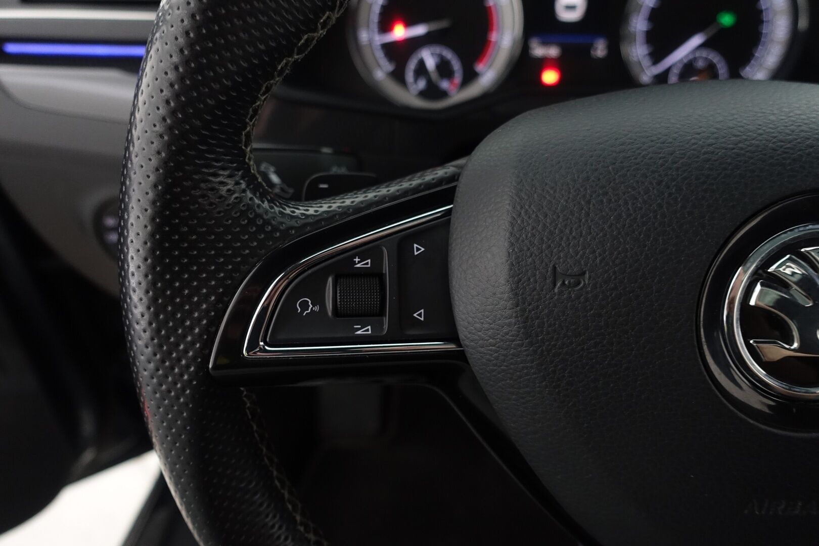 Skoda Superb 2018 Combi 2,0 TSI 280 4x4 SportLine DSG Autom. - | Koukku | Webasto | ACC | Panoraama | Sporttisähköpenkit muistilla | P.Kamera | Puolinahka | Navi | Touchpad | Keyless | 2x Skoda-alut