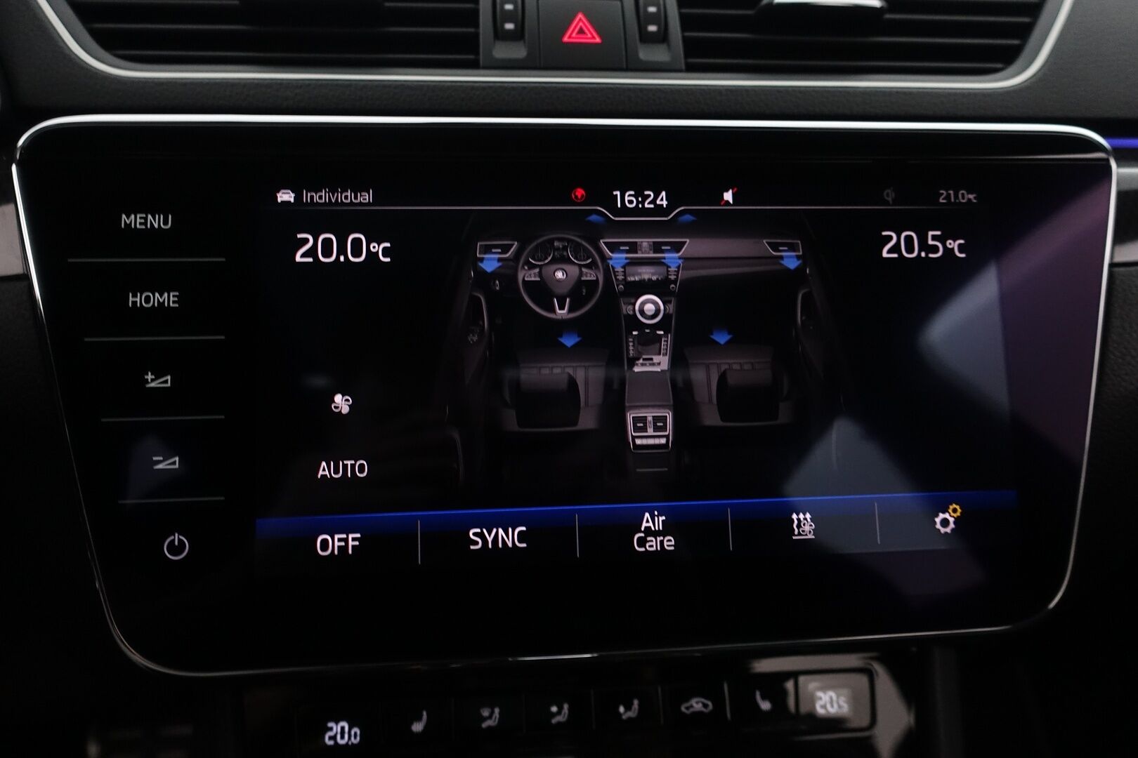 Skoda Superb 2018 Combi 2,0 TSI 280 4x4 SportLine DSG Autom. - | Koukku | Webasto | ACC | Panoraama | Sporttisähköpenkit muistilla | P.Kamera | Puolinahka | Navi | Touchpad | Keyless | 2x Skoda-alut