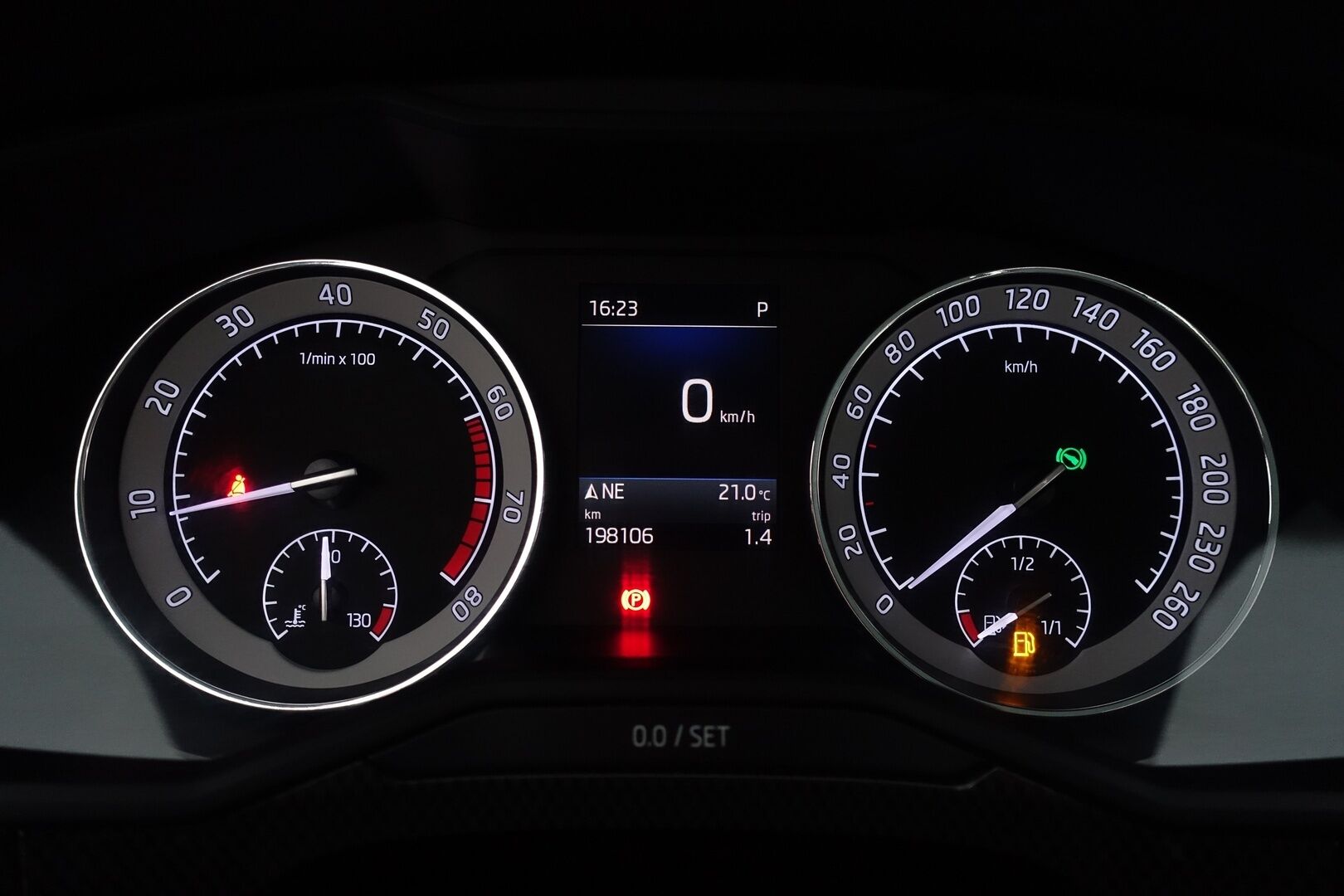 Skoda Superb 2018 Combi 2,0 TSI 280 4x4 SportLine DSG Autom. - | Koukku | Webasto | ACC | Panoraama | Sporttisähköpenkit muistilla | P.Kamera | Puolinahka | Navi | Touchpad | Keyless | 2x Skoda-alut