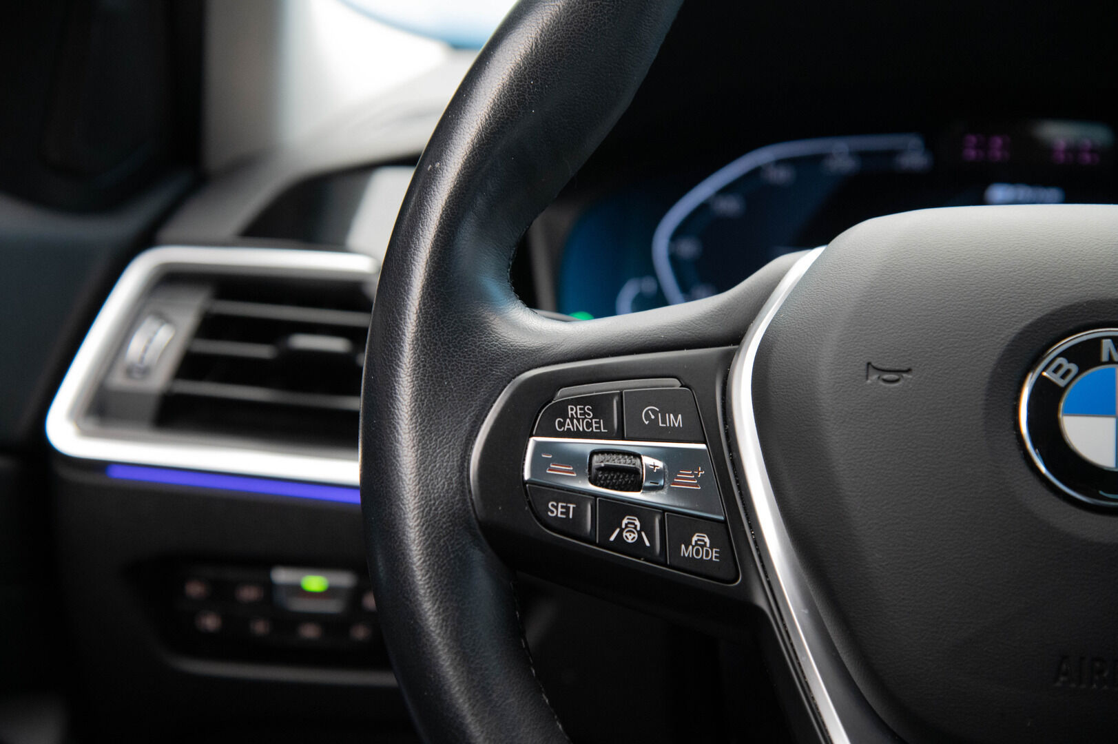 BMW 330 2020 G20 Sedan 330e iPerformance SportLine *Lisälämmitin / ACC / Sporttipenkit / Hifit / Kamera* - Juuri Saapunut!