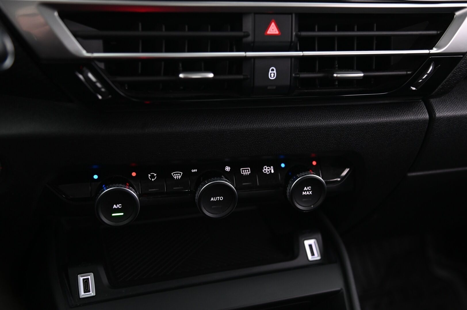 CITROEN C4 2021 Full Electric 136 Shine 50 kWh Automaatti*Hud / ACC / Apple carplay / P kamera* - *Juuri saapunut / Siisti*