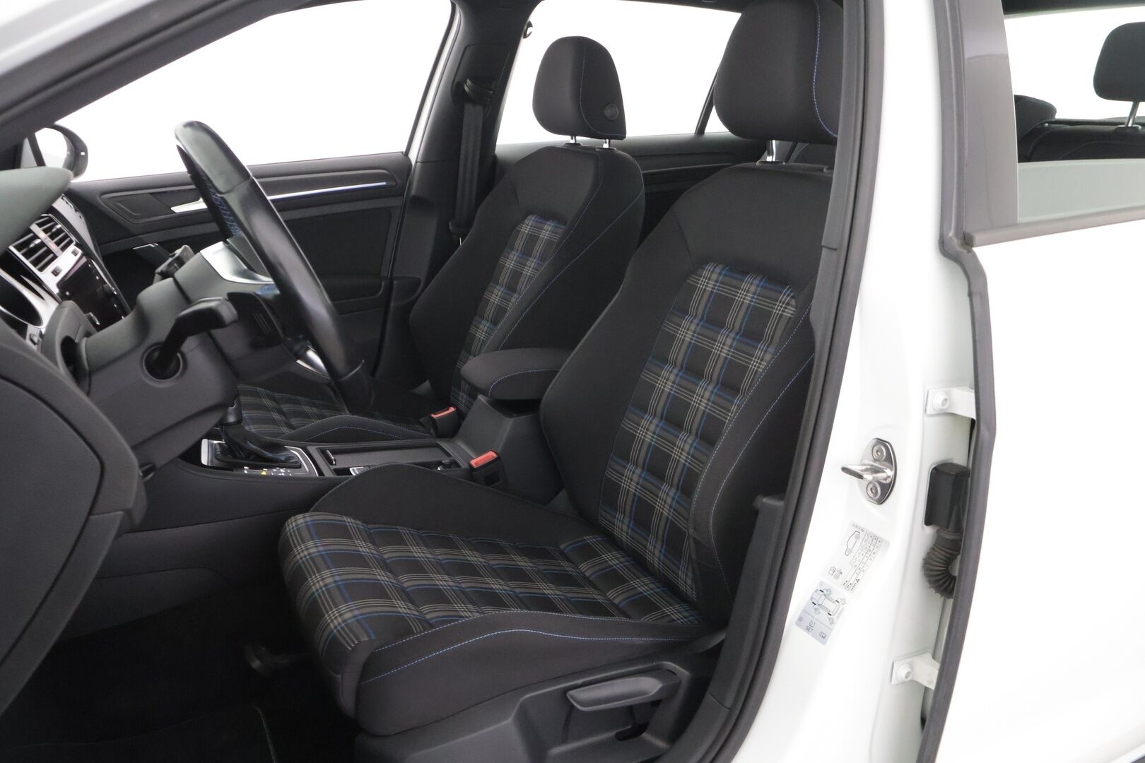 VOLKSWAGEN GOLF 2020 GTE Plug-In Hybrid 150 kW DSG-aut */ Adapt. Vakkari / LED / Ambient / Tutkat / Carplay *