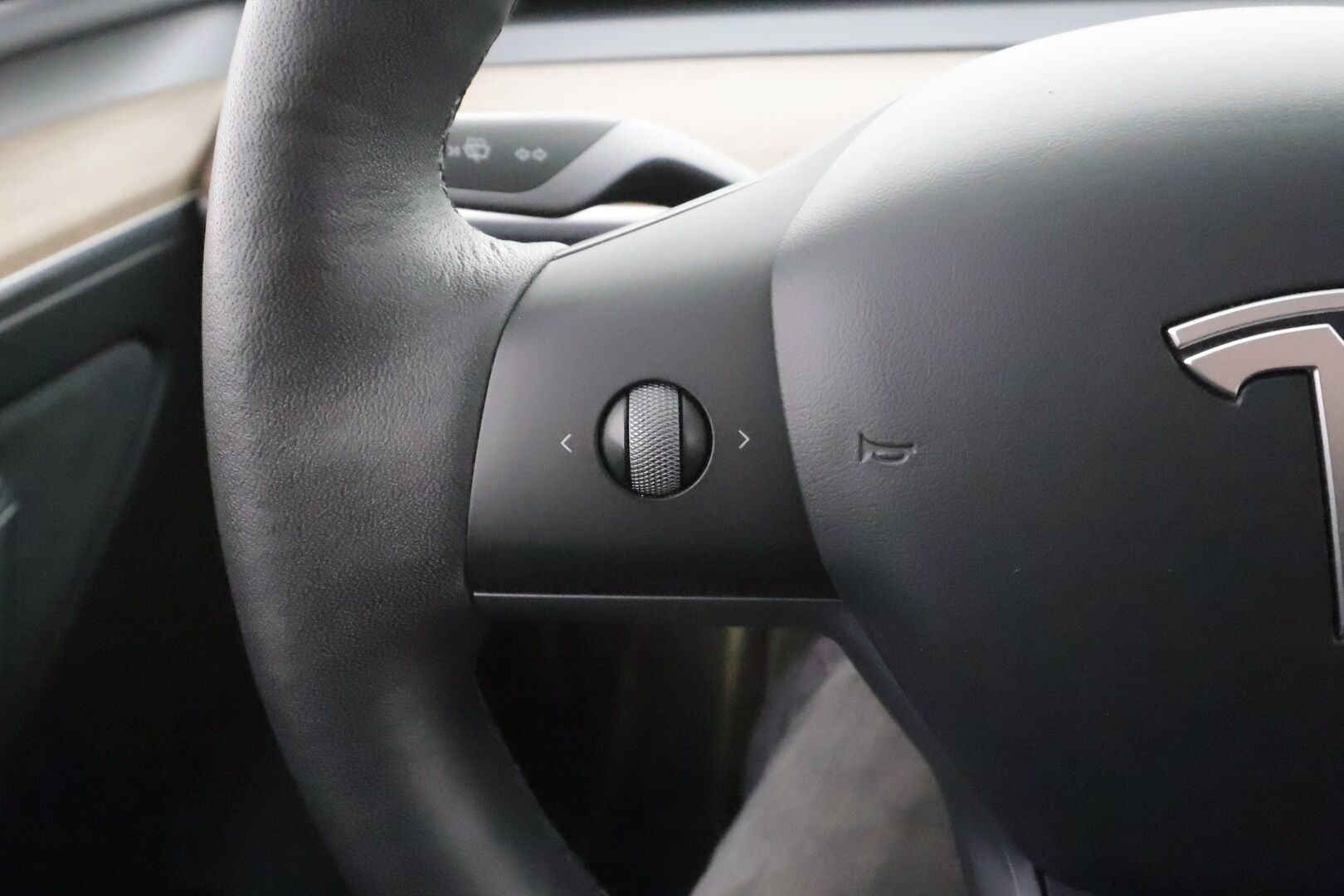 Tesla Model Y 2022 Long Range - | ILP | ACC | Lasikatto | Matrix-LED | P.Kamera | Muistipenkki | Premium Audio | Navi | Keyless | 2x Latauskaapelit |