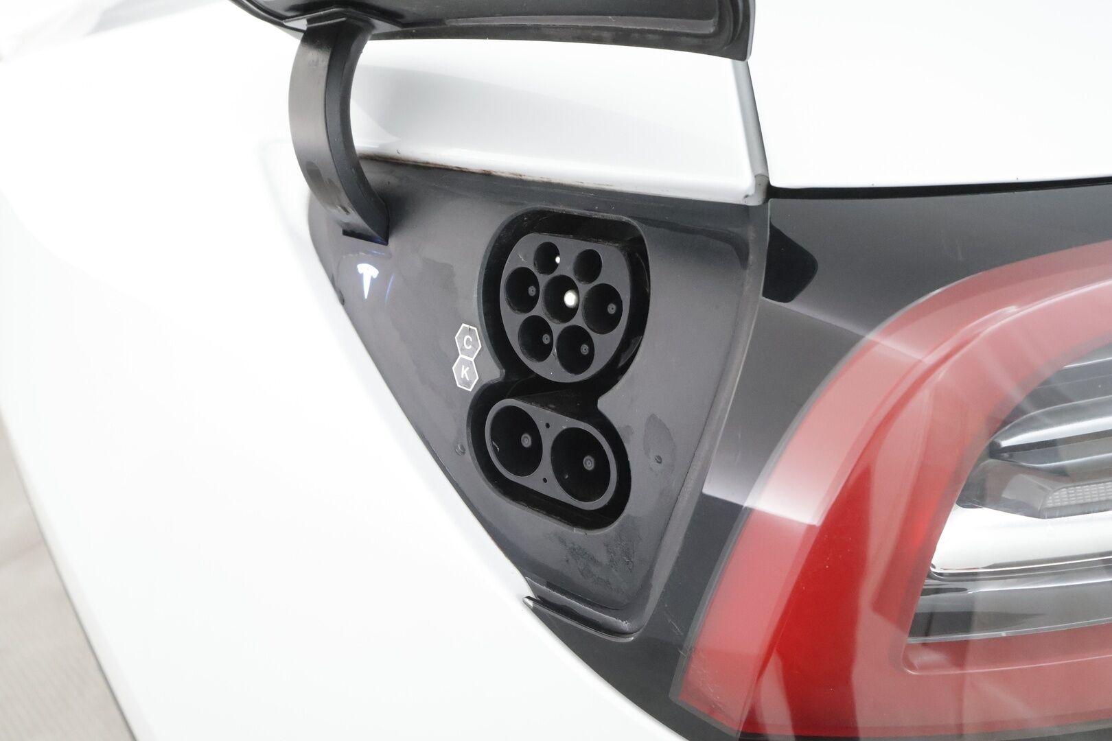 Tesla Model Y 2022 Long Range - | ILP | ACC | Lasikatto | Matrix-LED | P.Kamera | Muistipenkki | Premium Audio | Navi | Keyless | 2x Latauskaapelit |