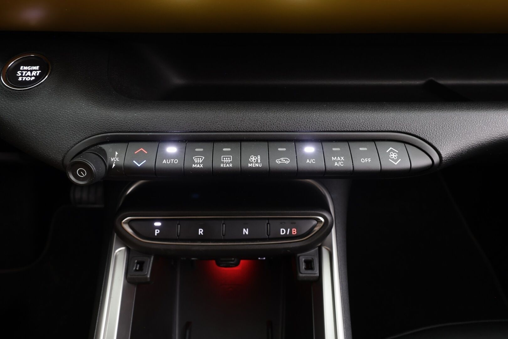 Jeep Avenger 2023 54kWh Automaatti Summit - | ACC | ILP | Puolinahat | LED | Ambient light | P.kamera | Keyless | Apple & Android | Lane Assist | Navi | Sähk. takaluukku | 2x renkaat aluin |
