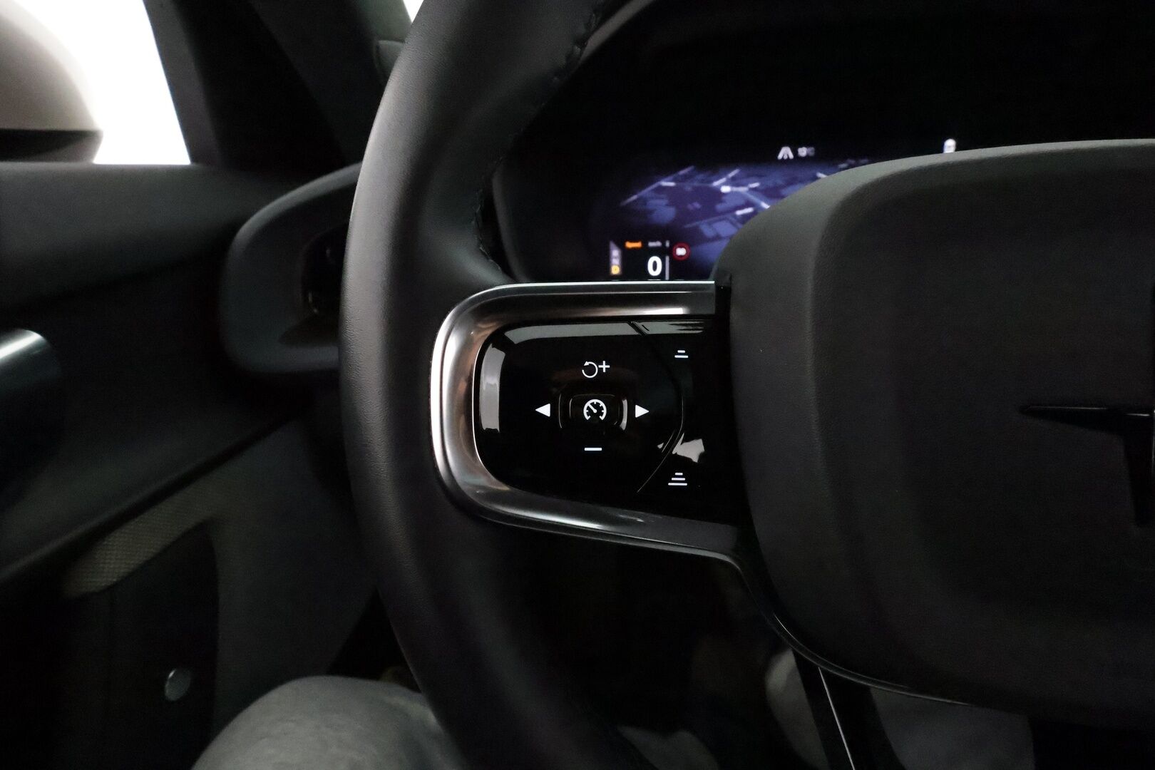 Polestar 2 2023 Long Range Single Motor, 170kW *Lasikatto / Koukku / ILP / ACC / H&K / 360° / LED / Sporttipenkki Muistilla / Navi* - 1-om Suomi-auto / Akku kuntotarkastettu SoH 96,1% / 2x Latauskaapelit /  Kahdet Renkaat / Merkkihuollettu!