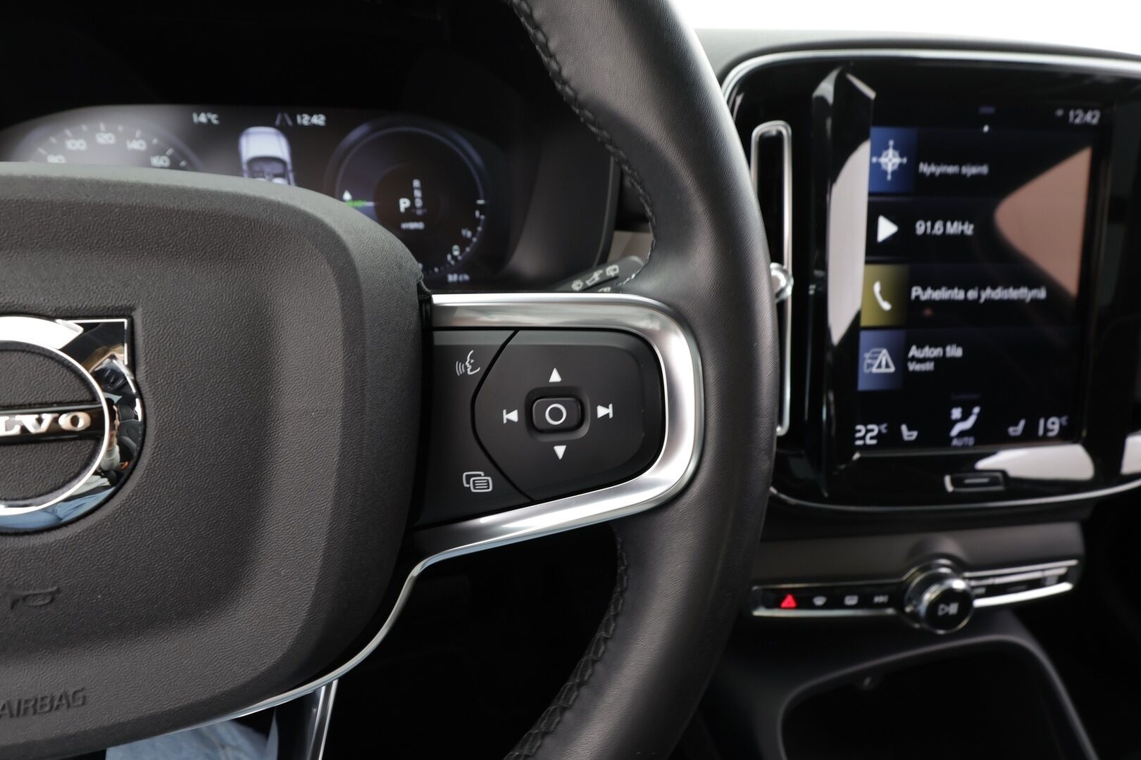 Volvo XC40 2023 T5 TwE Ultimate Bright aut - Juuri huollettu | H&K | Panorama | Koukku | ACC | LED | 360 | Sportpenkki Muistilla | Keyless