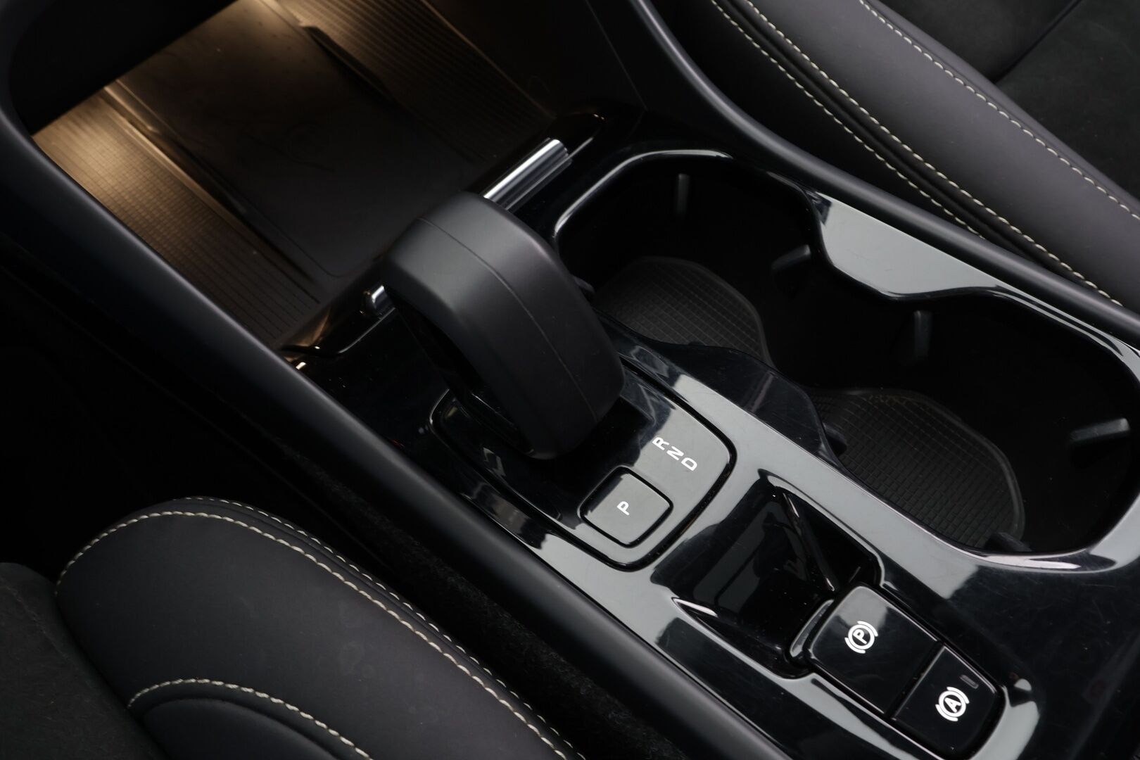 Volvo XC40 2023 T5 TwE Ultimate Bright aut - Juuri huollettu | H&K | Panorama | Koukku | ACC | LED | 360 | Sportpenkki Muistilla | Keyless