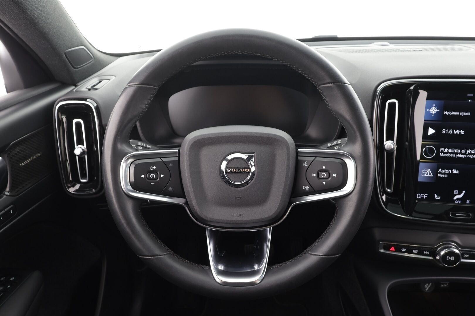 Volvo XC40 2023 T5 TwE Ultimate Bright aut - Juuri huollettu | H&K | Panorama | Koukku | ACC | LED | 360 | Sportpenkki Muistilla | Keyless