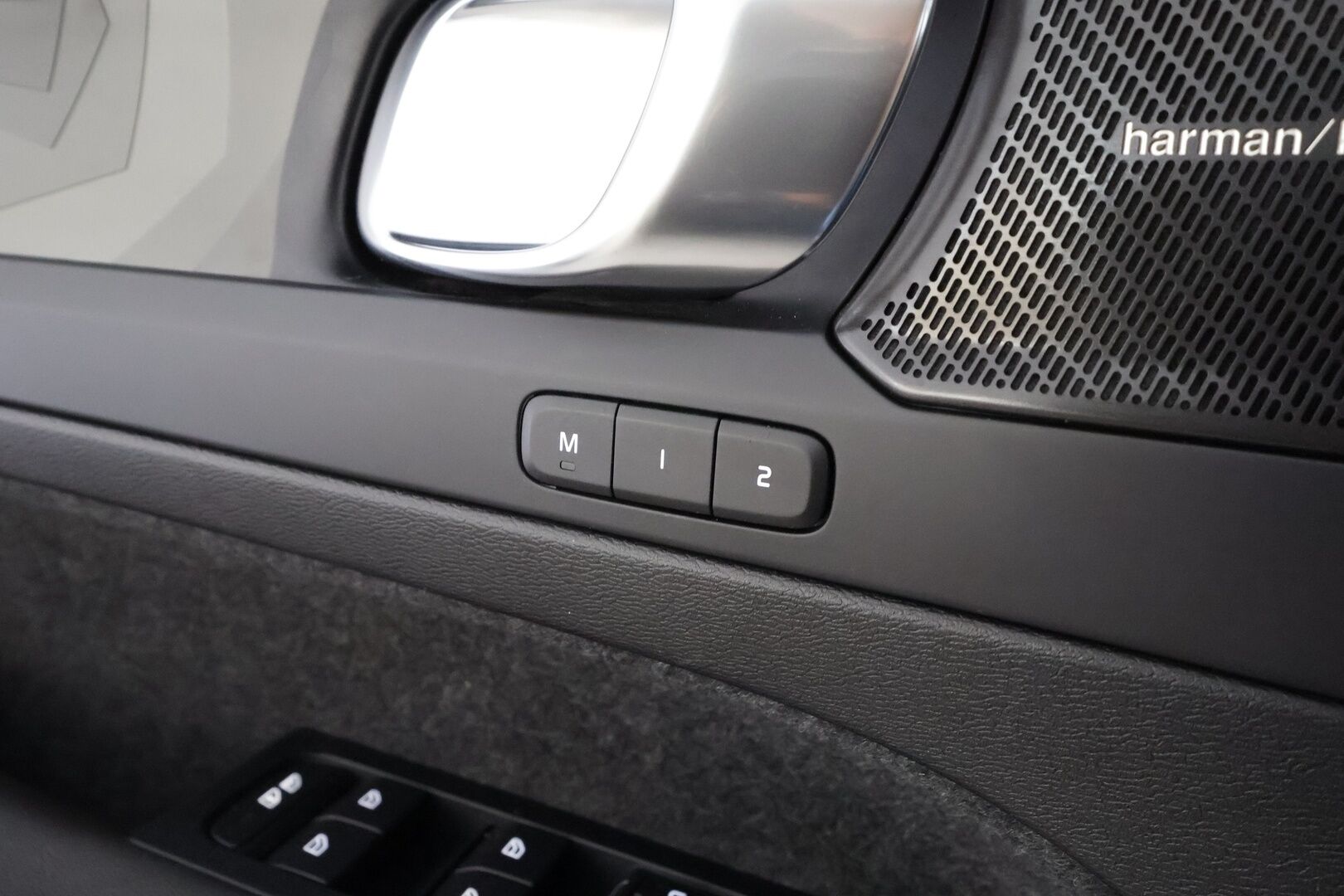 Volvo XC40 2023 T5 TwE Ultimate Bright aut - Juuri huollettu | H&K | Panorama | Koukku | ACC | LED | 360 | Sportpenkki Muistilla | Keyless
