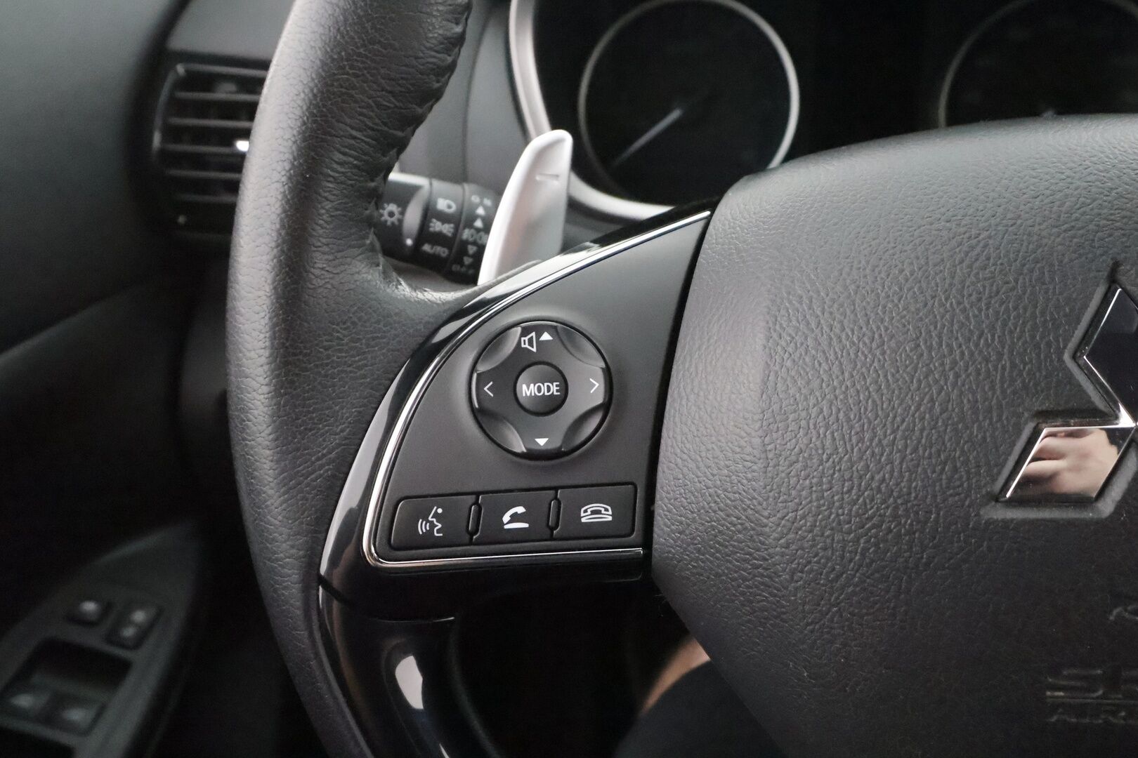Mitsubishi Eclipse Cross 2023 2.4 PHEV Invite Plus 4WD - | LED | Koukku | Sähköpenkki | Nahka-Alcantara | P.kamera | Kaistavahti | Keyless | 2x renkaat aluin | 1-om suomiauto | 2x kaapelit | ALV | 