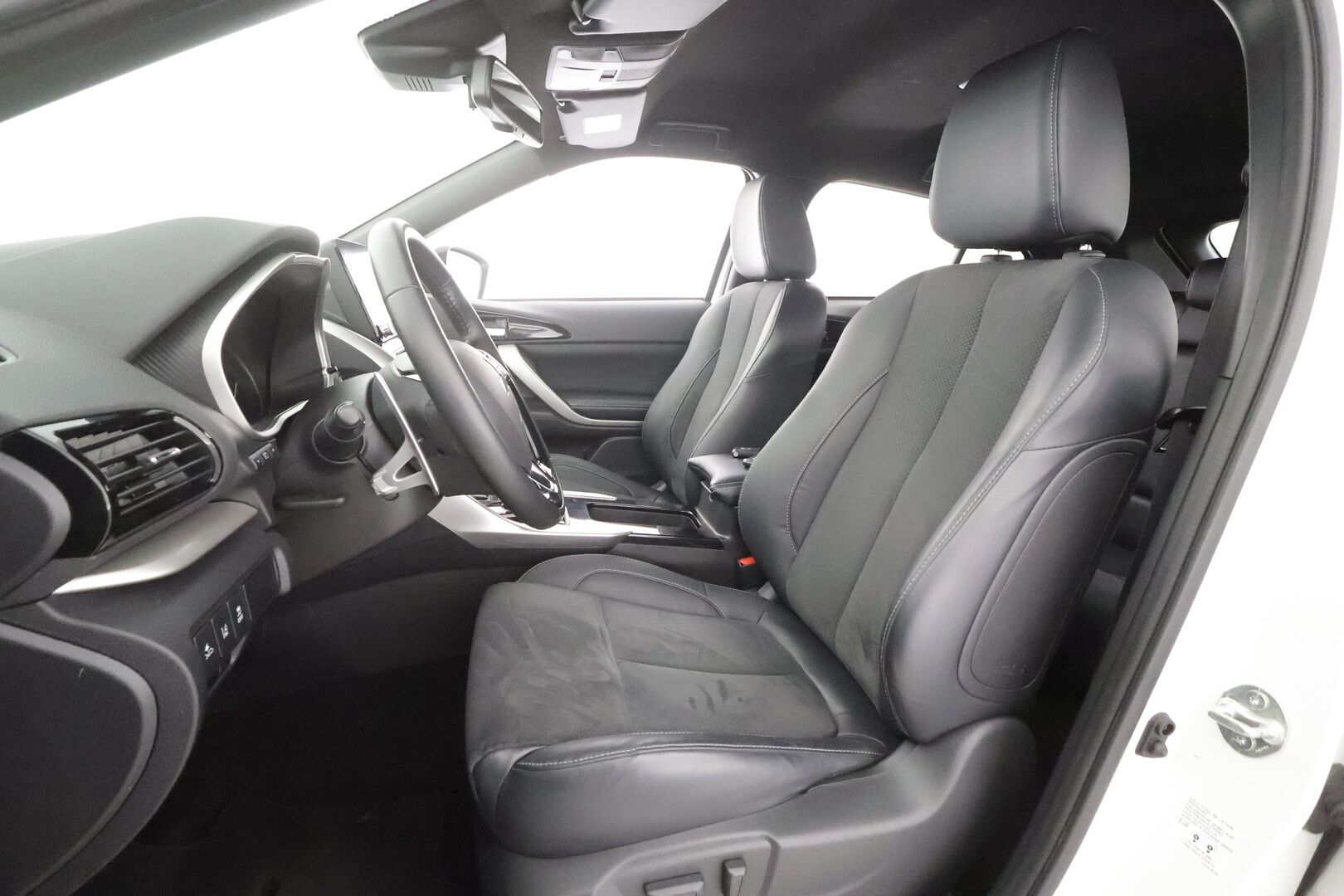 Mitsubishi Eclipse Cross 2023 2.4 PHEV Invite Plus 4WD - | LED | Koukku | Sähköpenkki | Nahka-Alcantara | P.kamera | Kaistavahti | Keyless | 2x renkaat aluin | 1-om suomiauto | 2x kaapelit | ALV | 