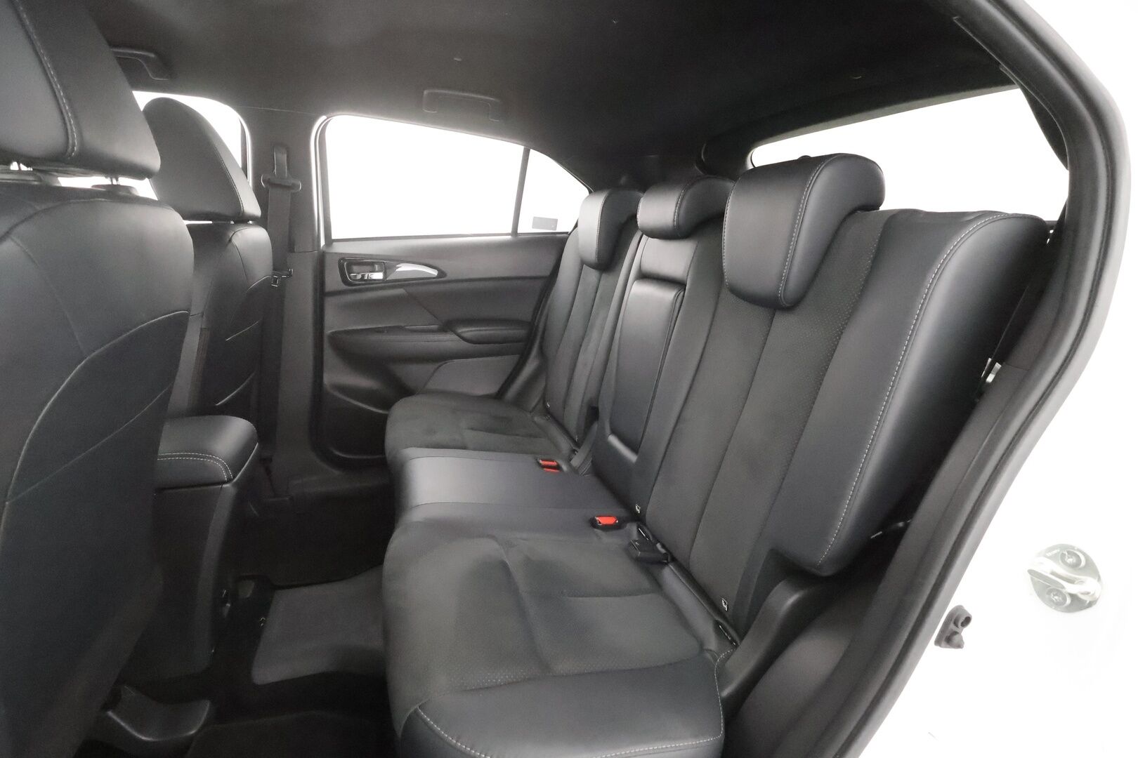 Mitsubishi Eclipse Cross 2023 2.4 PHEV Invite Plus 4WD - | LED | Koukku | Sähköpenkki | Nahka-Alcantara | P.kamera | Kaistavahti | Keyless | 2x renkaat aluin | 1-om suomiauto | 2x kaapelit | ALV | 