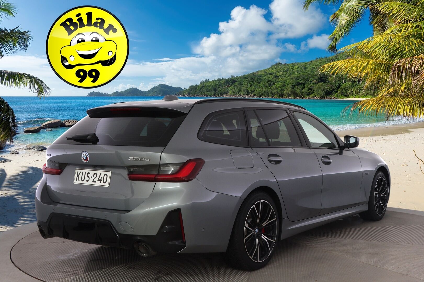 BMW 330 2023 G21 xDrive A Charged Edition M-Sport Pro *ACC / HUD / Adapt.LED / H&K / P.kamera / Sporttipenkit / Facelift / Koukku* - Kahdet renkaat aluvanteilla / Merkkihuollettu / Akku kuntotarkastettu SOH 93,6% 