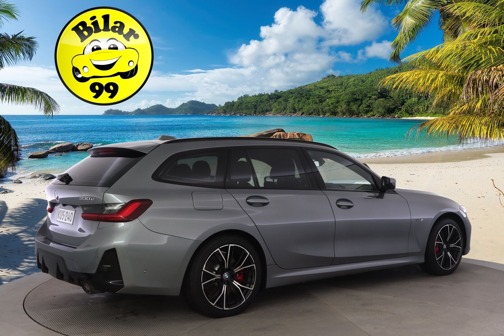 BMW 330 2023 G21 xDrive A Charged Edition M-Sport Pro *ACC / HUD / Adapt.LED / H&K / P.kamera / Sporttipenkit / Facelift / Koukku* - Kahdet renkaat aluvanteilla / Merkkihuollettu / Akku kuntotarkastettu SOH 93,6% 