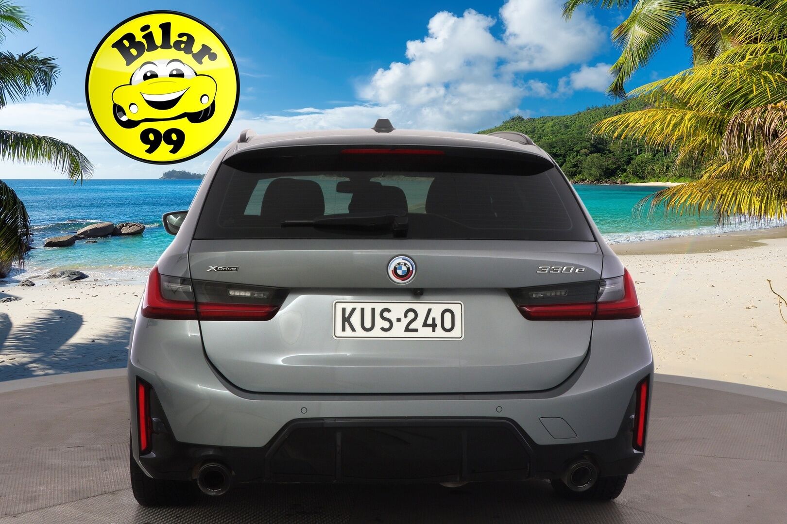 BMW 330 2023 G21 xDrive A Charged Edition M-Sport Pro *ACC / HUD / Adapt.LED / H&K / P.kamera / Sporttipenkit / Facelift / Koukku* - Kahdet renkaat aluvanteilla / Merkkihuollettu / Akku kuntotarkastettu SOH 93,6% 