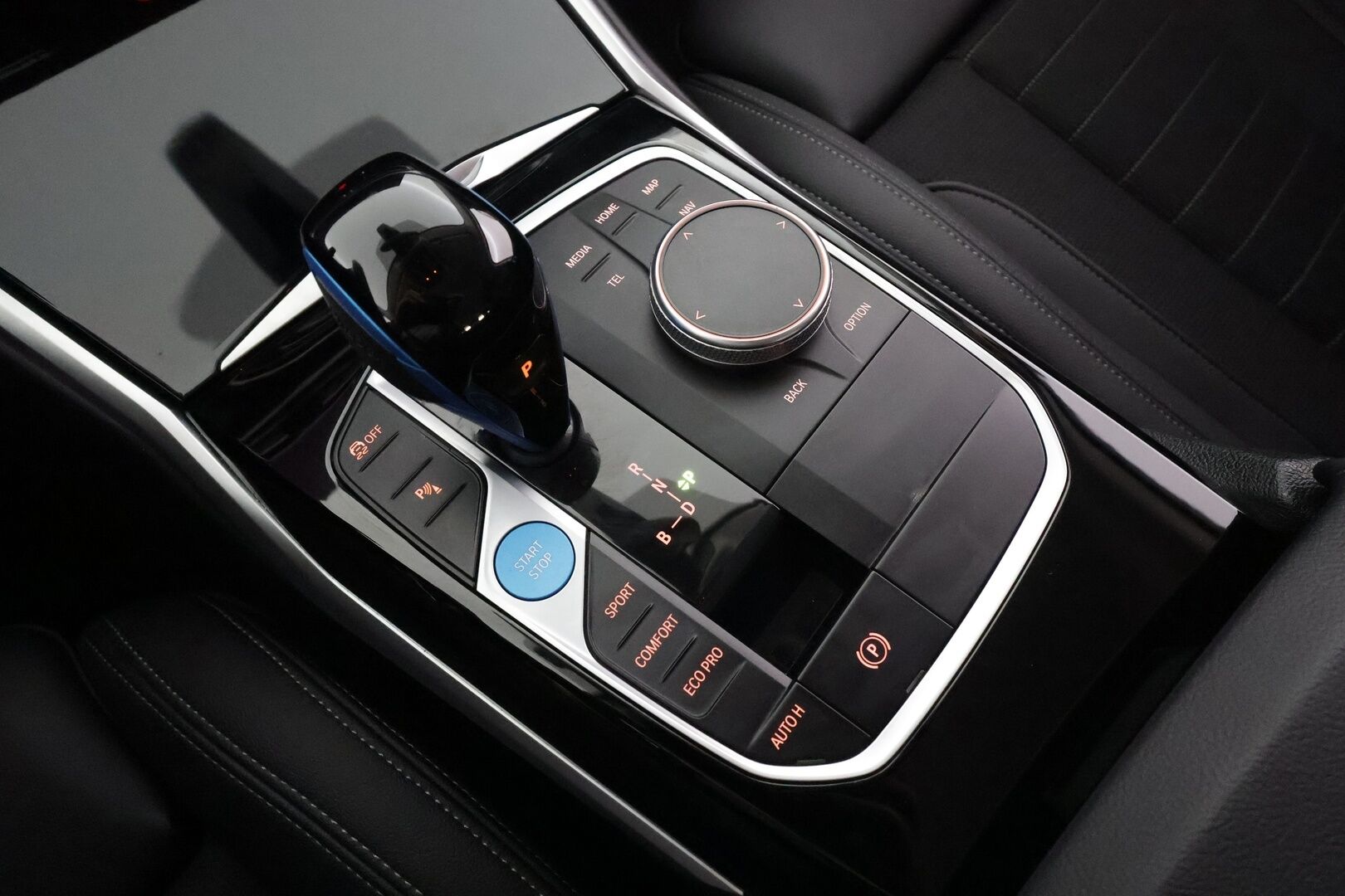 BMW i4 2023 eDrive40 * ACC / P.kamera / Sporttipenkit / LED / Navi / Sähköluukku / Puolinahat * - 1.Om Suomi-auto / Akku kuntotarkastettu SoH 96,6% / Kahdet renkaat aluvanteilla