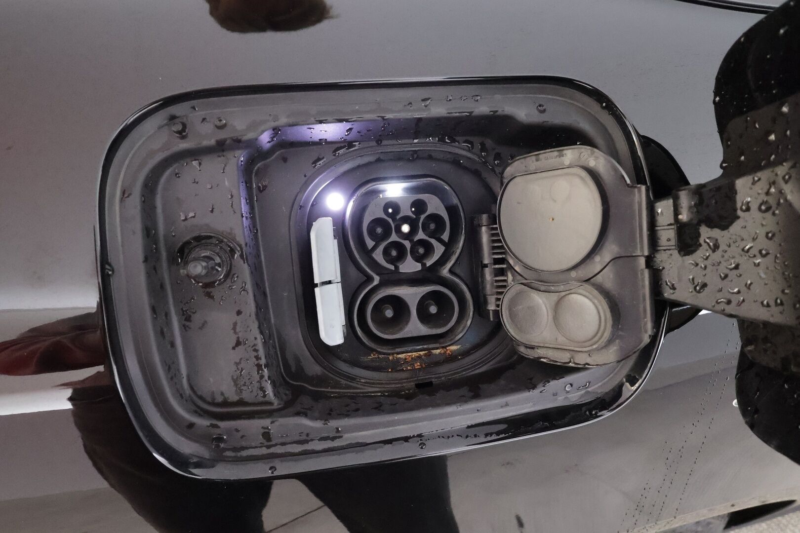 BMW i4 2023 eDrive40 * ACC / P.kamera / Sporttipenkit / LED / Navi / Sähköluukku / Puolinahat * - 1.Om Suomi-auto / Akku kuntotarkastettu SoH 96,6% / Kahdet renkaat aluvanteilla