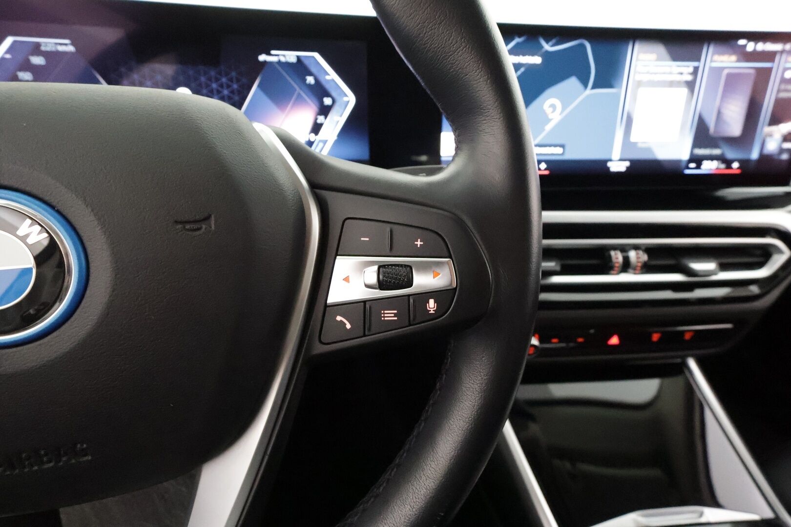 BMW i4 2023 eDrive40 * ACC / P.kamera / Sporttipenkit / LED / Navi / Sähköluukku / Puolinahat * - 1.Om Suomi-auto / Akku kuntotarkastettu SoH 96,6% / Kahdet renkaat aluvanteilla