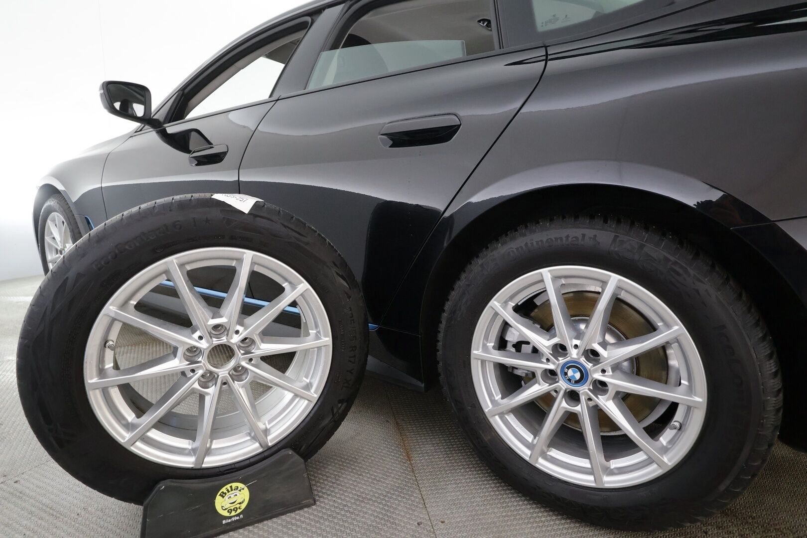 BMW i4 2023 eDrive40 * ACC / P.kamera / Sporttipenkit / LED / Navi / Sähköluukku / Puolinahat * - 1.Om Suomi-auto / Akku kuntotarkastettu SoH 96,6% / Kahdet renkaat aluvanteilla