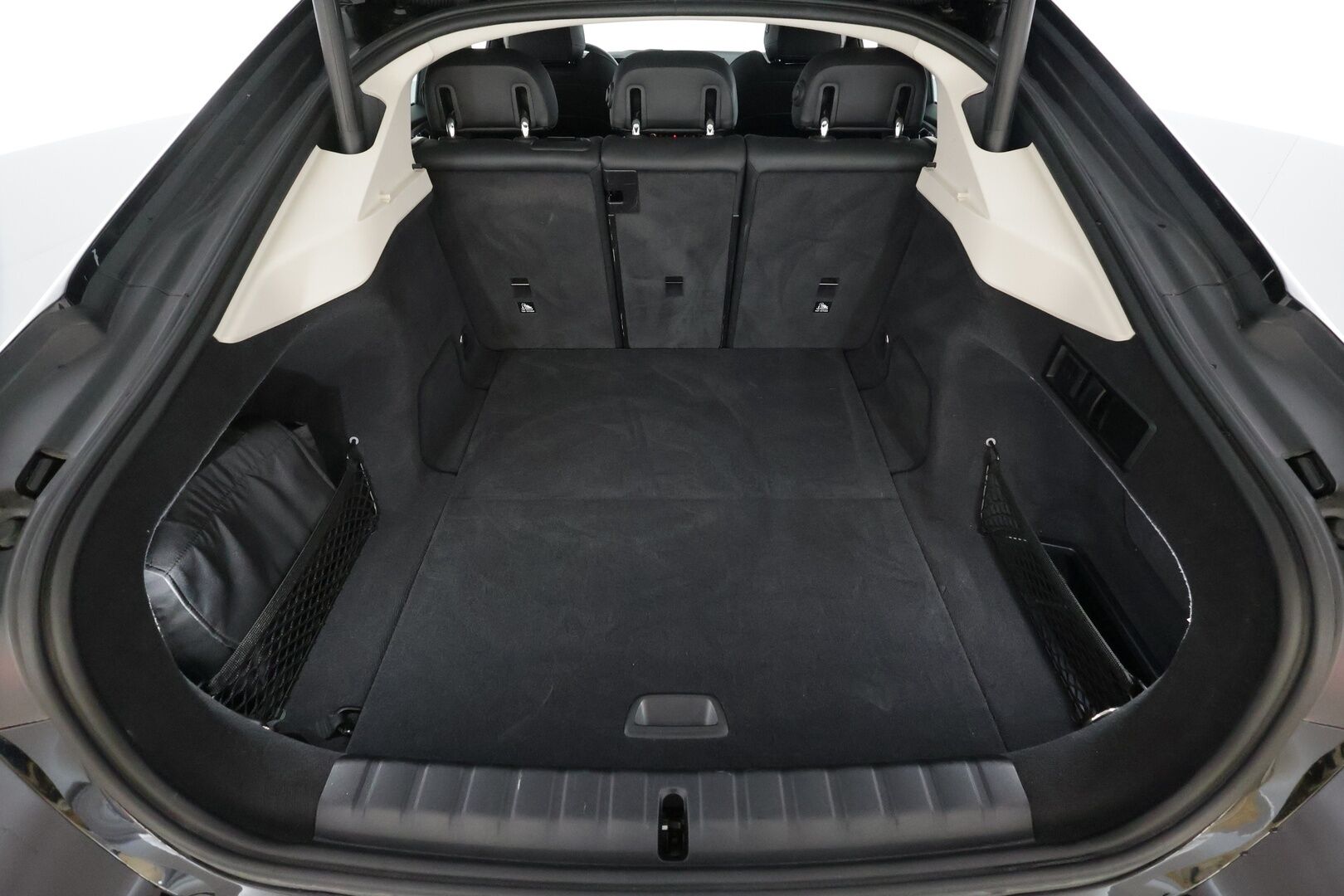 BMW i4 2023 eDrive40 * ACC / P.kamera / Sporttipenkit / LED / Navi / Sähköluukku / Puolinahat * - 1.Om Suomi-auto / Akku kuntotarkastettu SoH 96,6% / Kahdet renkaat aluvanteilla