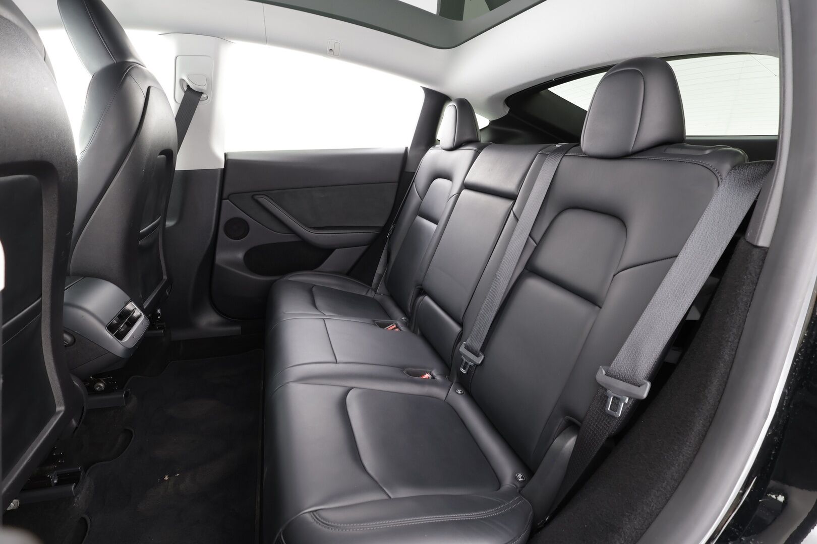 Tesla Model Y 2022 Performance * Koukku / ILP / ACC / Lasikatto / Premium Audio / P.Kamera / Matrix-LED / Muistipenkki / Kaistavahti * - Suomi-auto / Kahdet renkaat aluvanteilla / 2x Latauskaapelit - HULLUT AVAJAISHULINAT KORKOTARJOUS 3,29 %