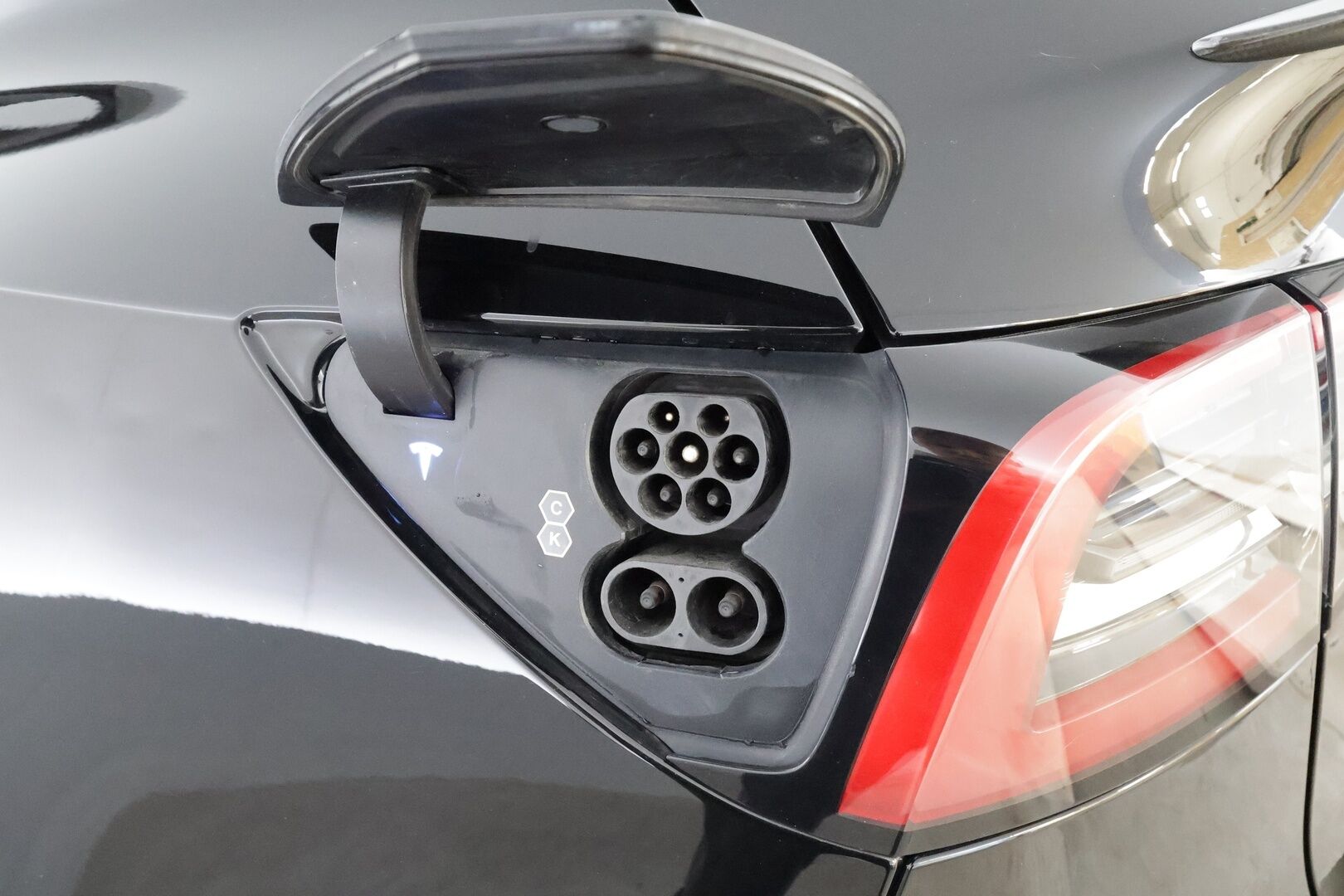 Tesla Model Y 2022 Performance - Vetokoukku | ILP | Ryzen | ACC | Lasikatto | Premium Audio | Matrix-LED | Muistipenkki | Akku kuntotarkastettu | Katsastettu 2.2026 | Suomi-auto | 2x Uberturbine-vanteet 