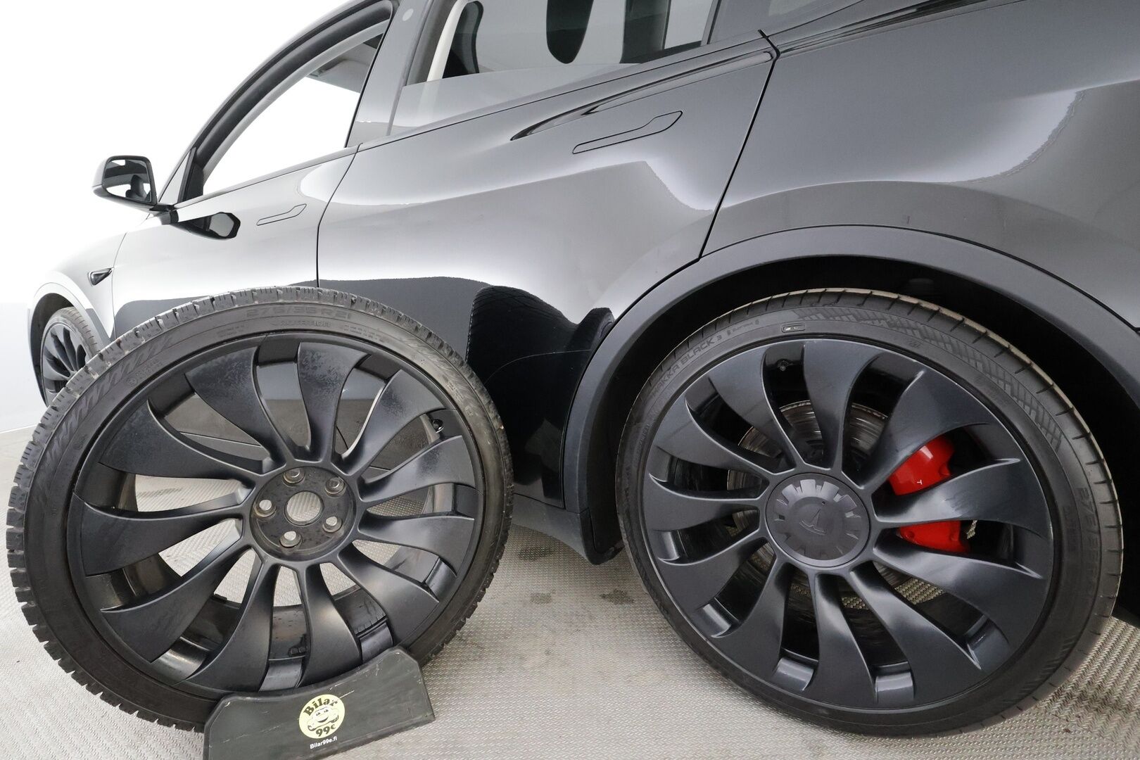 Tesla Model Y 2022 Performance - Vetokoukku | ILP | Ryzen | ACC | Lasikatto | Premium Audio | Matrix-LED | Muistipenkki | Akku kuntotarkastettu | Katsastettu 2.2026 | Suomi-auto | 2x Uberturbine-vanteet 