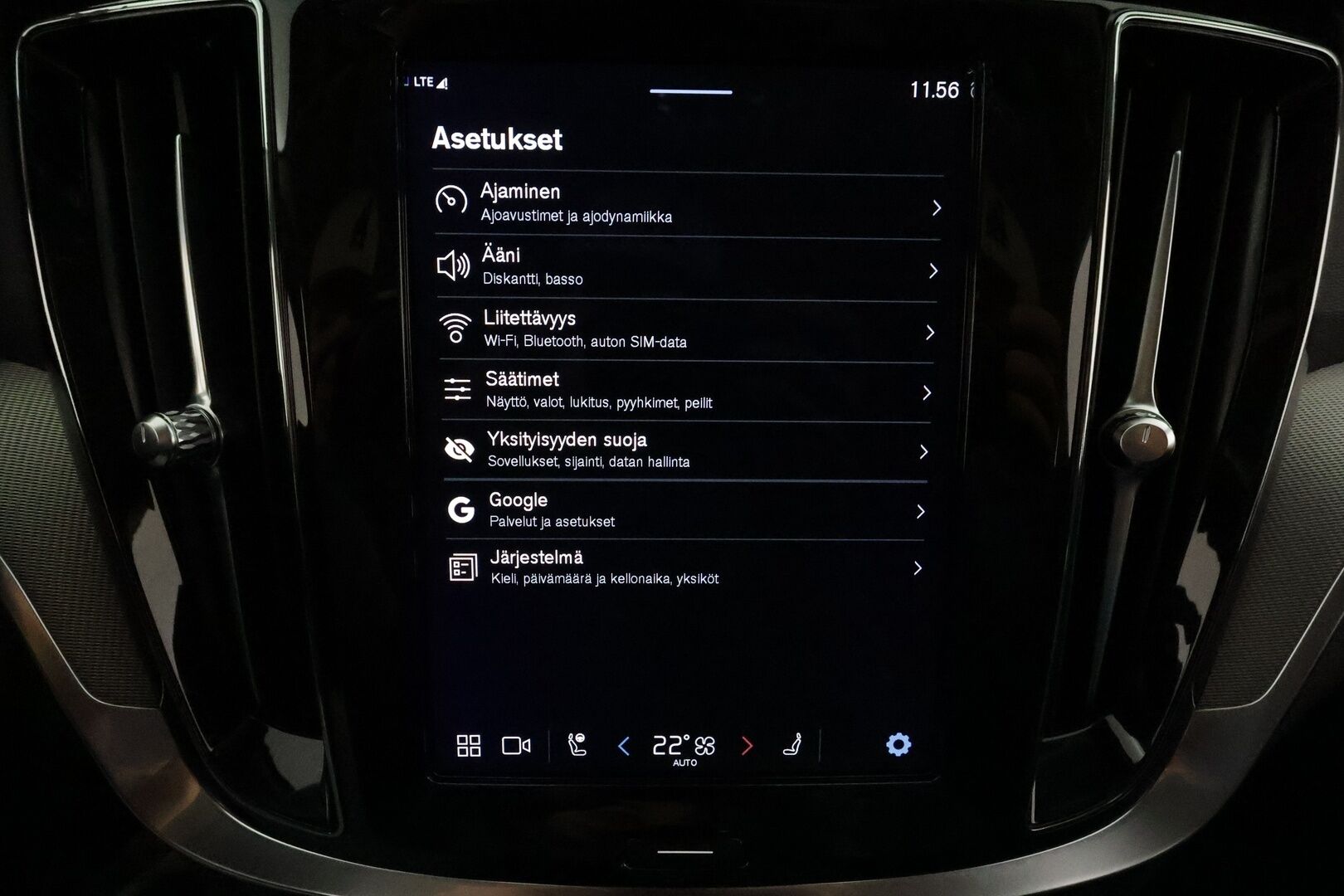 Volvo V60 2023 B3 MHEV Business Plus Bright DCT **Webasto / Koukku / ACC / Full-LED / P.Kamera / Sporttinahat Muistilla / Navi** - 1-om Suomi-auto / Kahdet Renkaat / Merkkihuollettu!