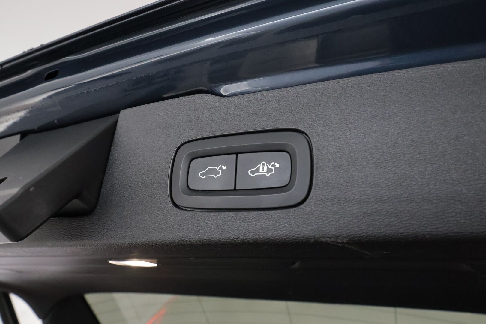 Volvo V60 2023 B3 MHEV Business Plus Bright DCT **Webasto / Koukku / ACC / Full-LED / P.Kamera / Sporttinahat Muistilla / Navi** - 1-om Suomi-auto / Kahdet Renkaat / Merkkihuollettu!