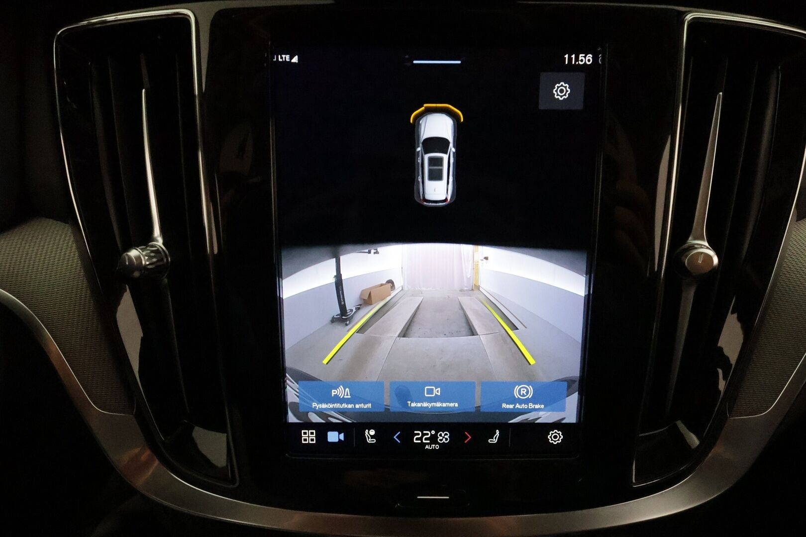 Volvo V60 2023 B3 MHEV Business Plus Bright DCT **Webasto / Koukku / ACC / Full-LED / P.Kamera / Sporttinahat Muistilla / Navi** - 1-om Suomi-auto / Kahdet Renkaat / Merkkihuollettu!