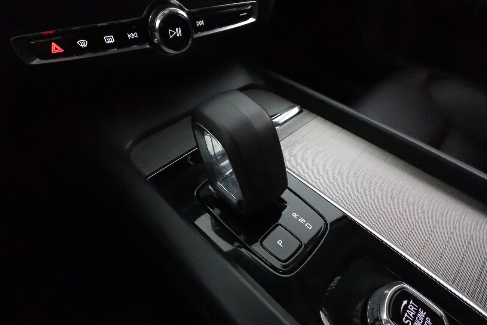 Volvo V60 2023 B3 MHEV Business Plus Bright DCT **Webasto / Koukku / ACC / Full-LED / P.Kamera / Sporttinahat Muistilla / Navi** - 1-om Suomi-auto / Kahdet Renkaat / Merkkihuollettu!