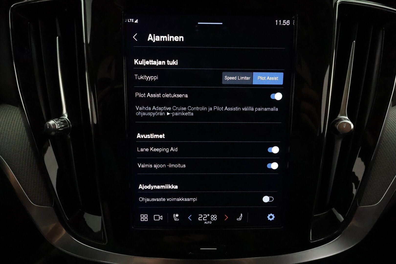 Volvo V60 2023 B3 MHEV Business Plus Bright DCT **Webasto / Koukku / ACC / Full-LED / P.Kamera / Sporttinahat Muistilla / Navi** - 1-om Suomi-auto / Kahdet Renkaat / Merkkihuollettu!