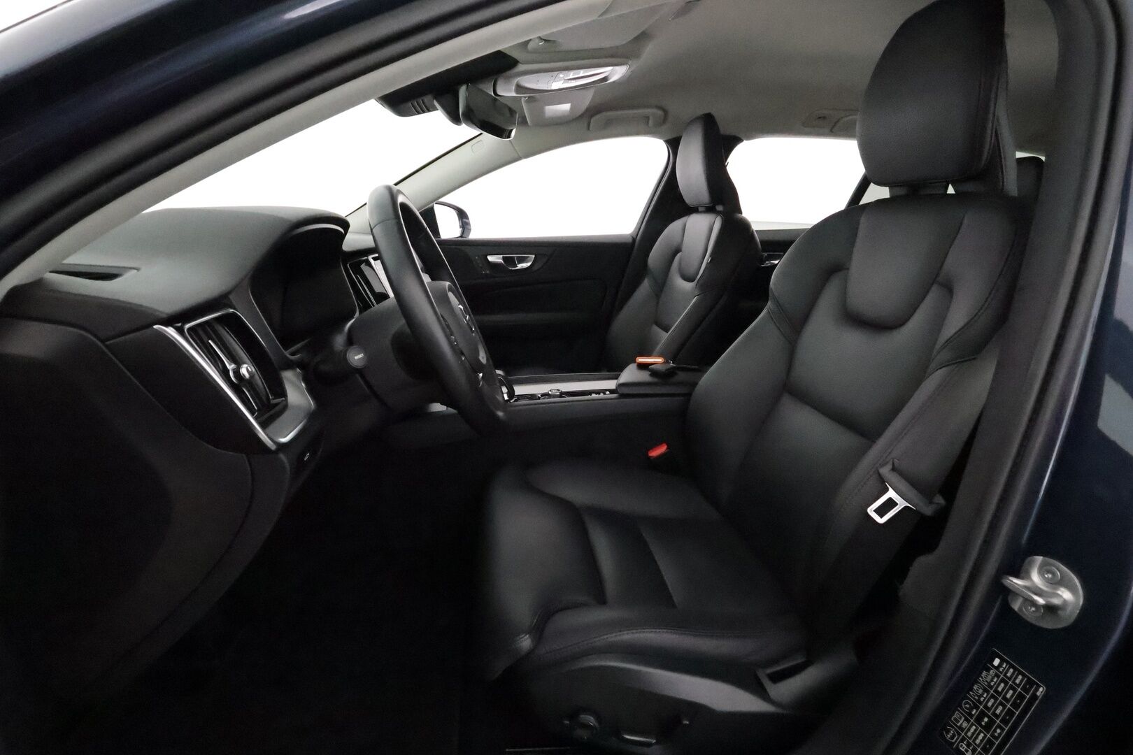 Volvo V60 2023 B3 MHEV Business Plus Bright DCT **Webasto / Koukku / ACC / Full-LED / P.Kamera / Sporttinahat Muistilla / Navi** - 1-om Suomi-auto / Kahdet Renkaat / Merkkihuollettu!