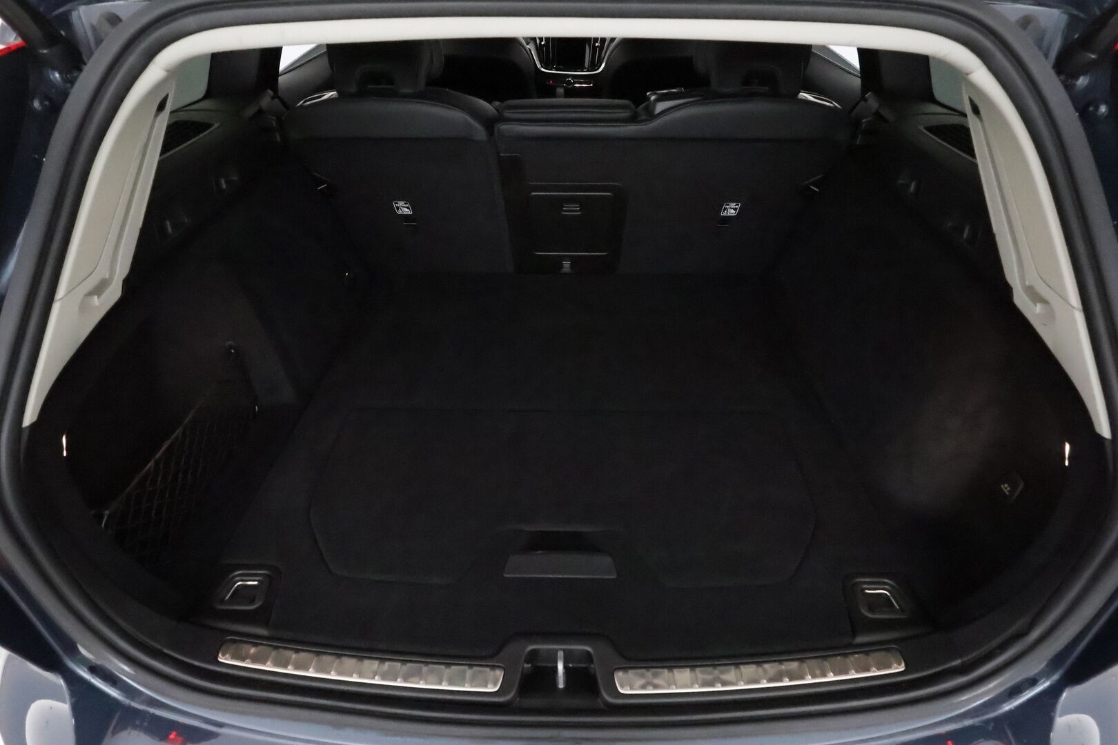 Volvo V60 2023 B3 MHEV Business Plus Bright DCT **Webasto / Koukku / ACC / Full-LED / P.Kamera / Sporttinahat Muistilla / Navi** - 1-om Suomi-auto / Kahdet Renkaat / Merkkihuollettu!