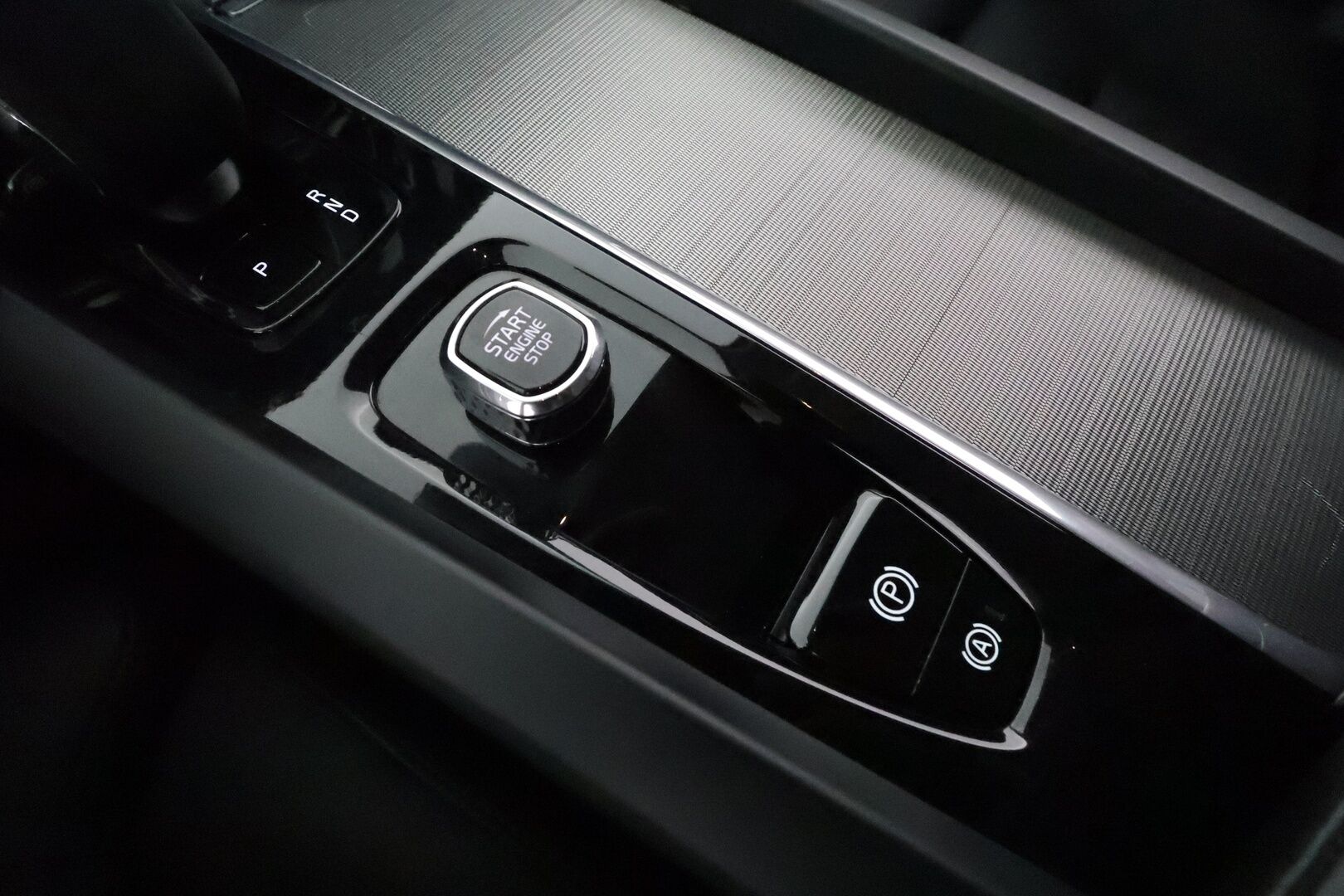 Volvo V60 2023 B3 MHEV Business Plus Bright DCT **Webasto / Koukku / ACC / Full-LED / P.Kamera / Sporttinahat Muistilla / Navi** - 1-om Suomi-auto / Kahdet Renkaat / Merkkihuollettu!