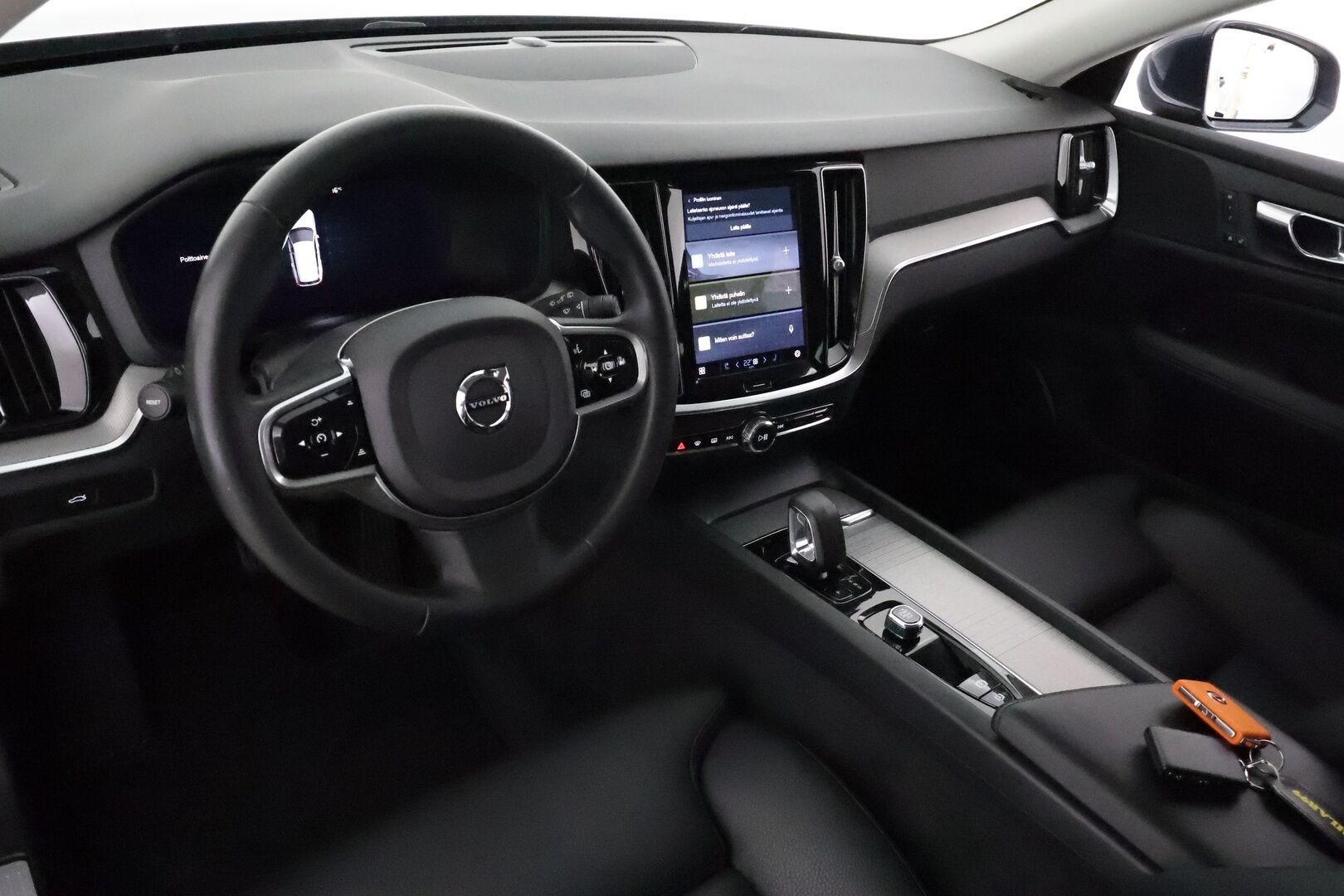 Volvo V60 2023 B3 MHEV Business Plus Bright DCT **Webasto / Koukku / ACC / Full-LED / P.Kamera / Sporttinahat Muistilla / Navi** - 1-om Suomi-auto / Kahdet Renkaat / Merkkihuollettu!