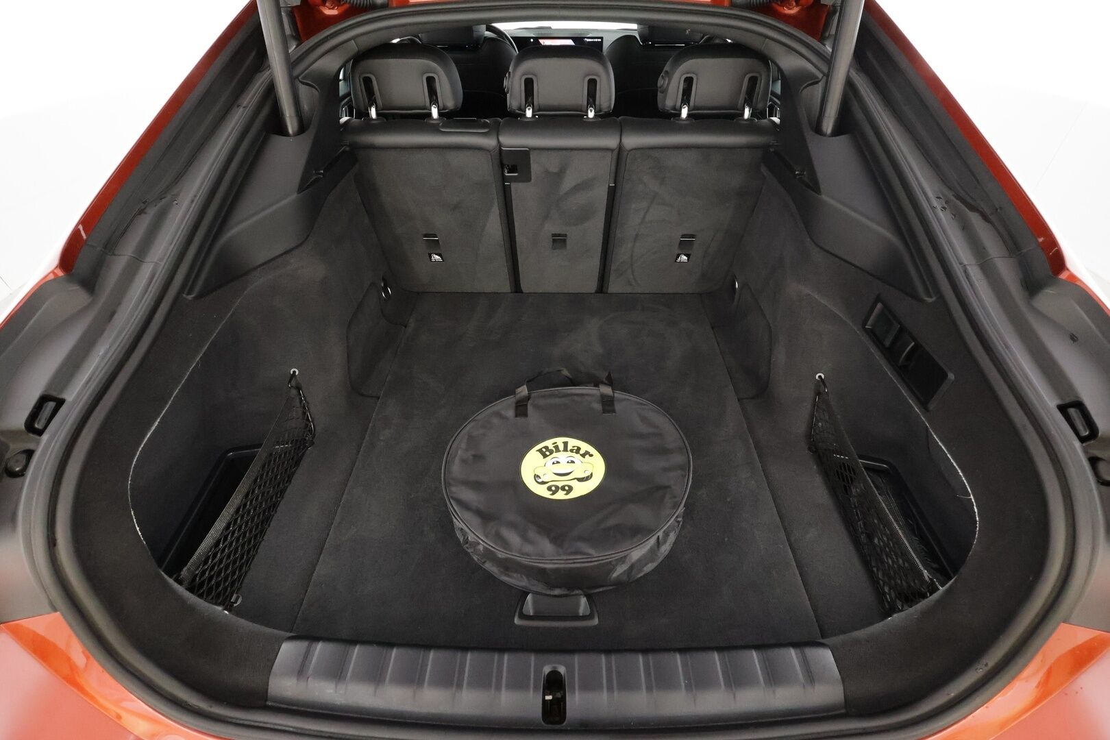 BMW I4 M50 2023 Charged * Suomi-auto / Vakkari / P.kamera / LED / Navi / Hifi / Sporttipenkit / Adapt.alusta * - Akku kuntotarkastettu / Kahdet renkaat aluvanteilla / Merkkihuollettu