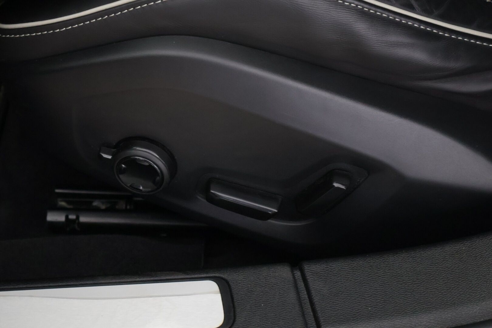 Volvo S60 2020 T8 TwE AWD Business R-Design aut *Pilot assist / HUD / P.kamera / 360 kamera / Muistipenkki kuskille* - *Jakopää tehty 2024 / Huippu siisti*