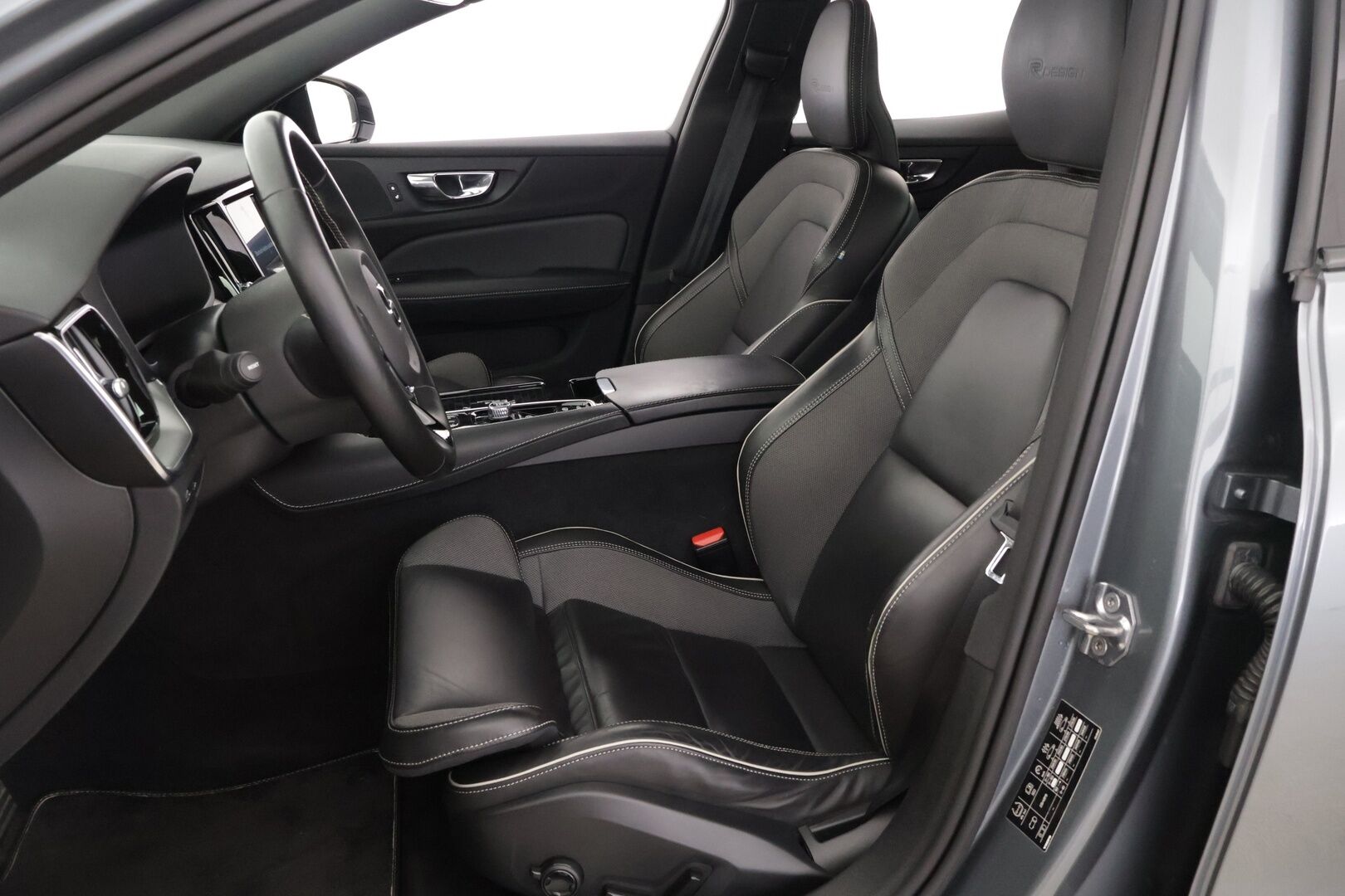 Volvo S60 2020 T8 TwE AWD Business R-Design aut *Pilot assist / HUD / P.kamera / 360 kamera / Muistipenkki kuskille* - *Jakopää tehty 2024 / Huippu siisti* - HULLU BLACKWEEK KORKOTARJOUS 2,49%